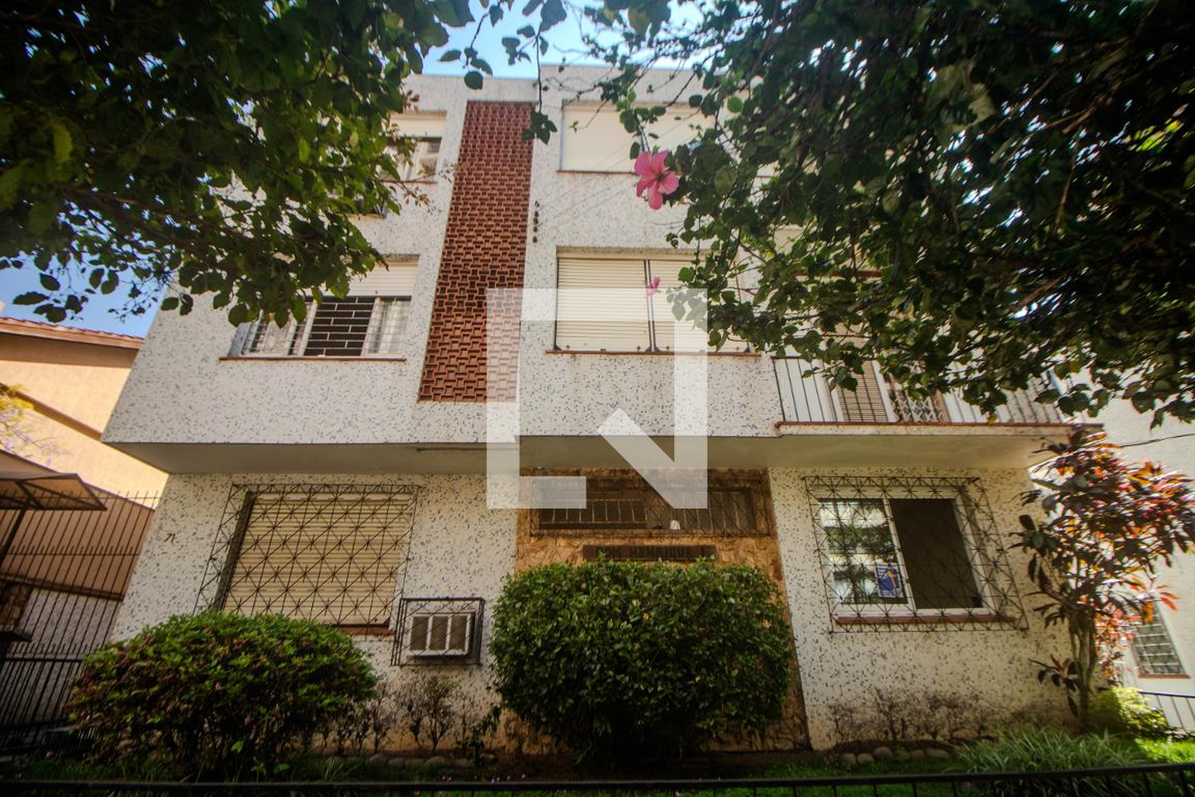 Fachada Condomínio em Rua Almirante Abreu, 71