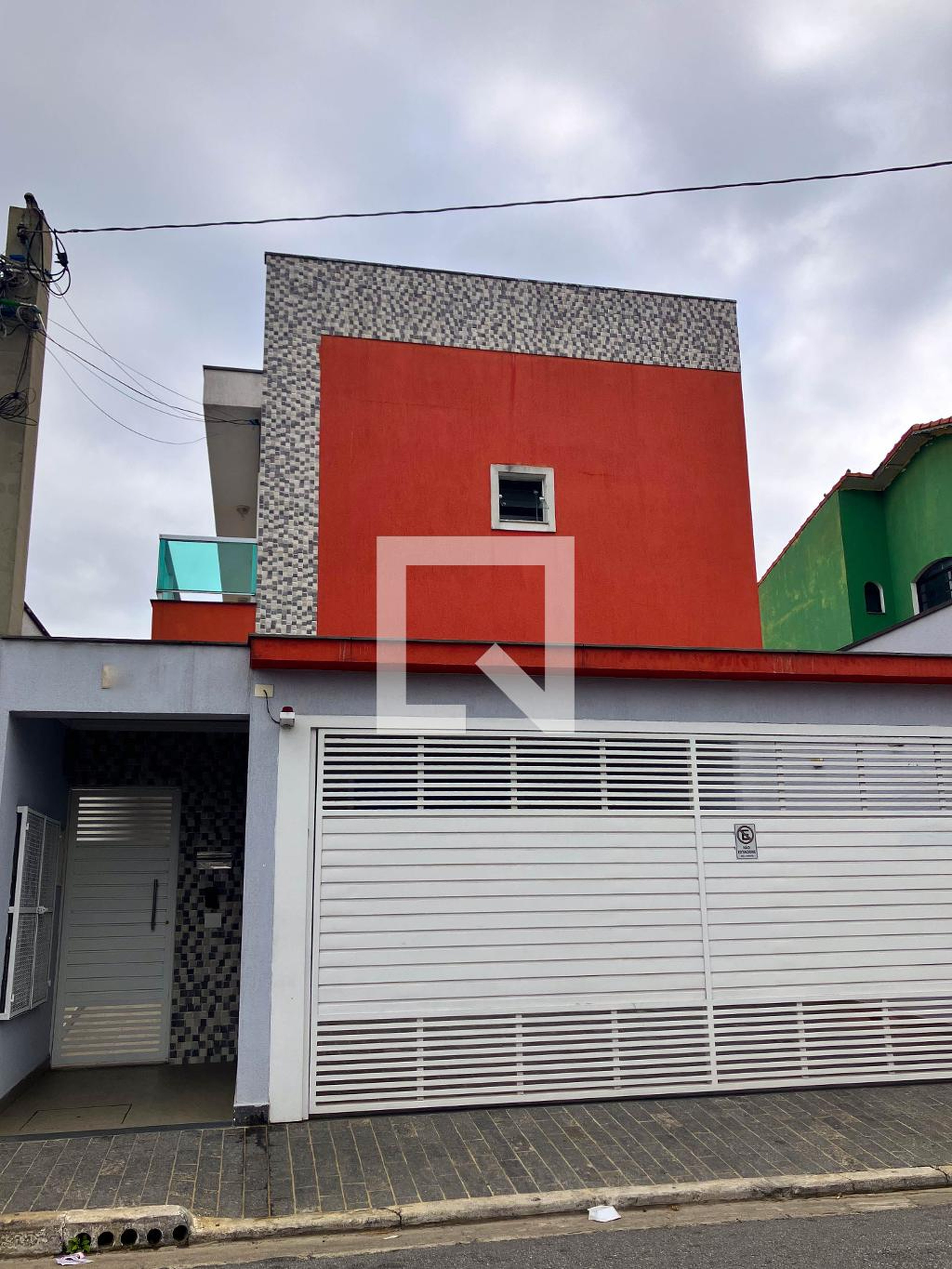 Fachada Condomínio em Rua Maria do Carmo, 103