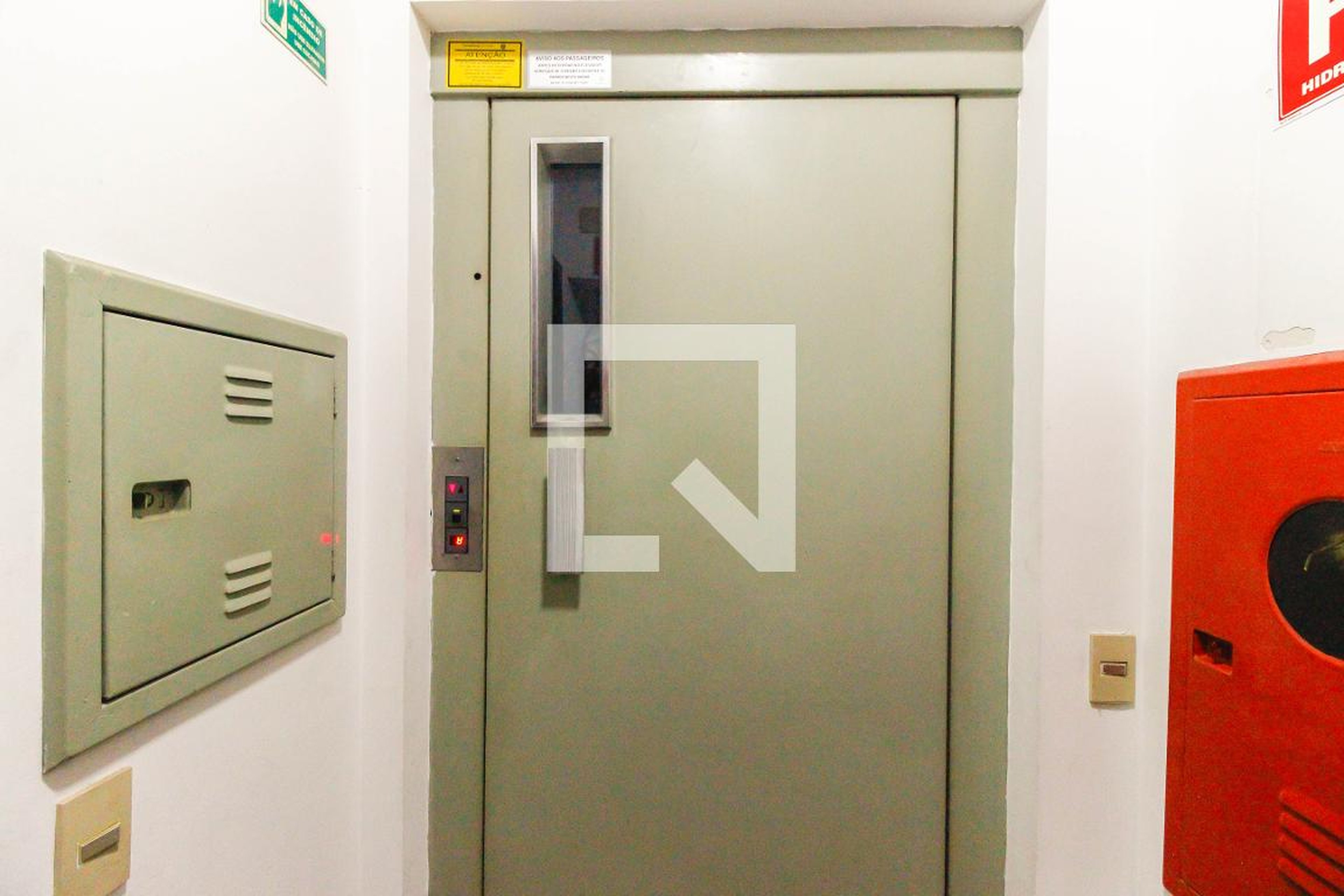 Elevador - Edifício Portinari