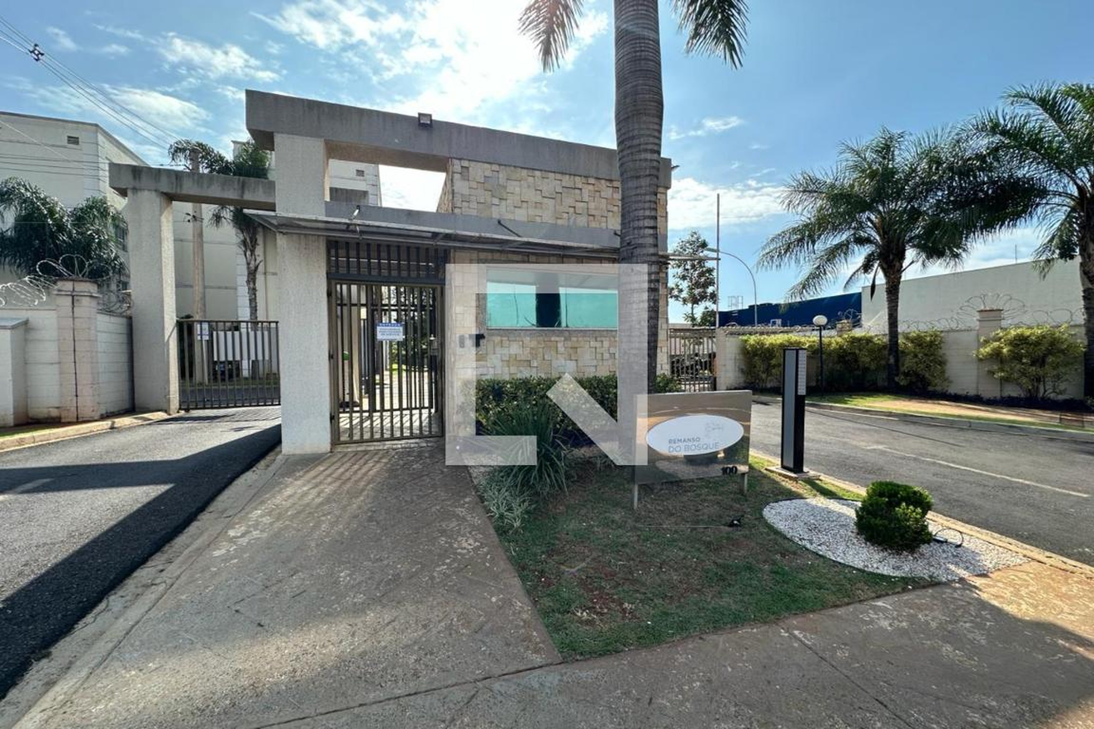 Fachada Condomínio em Rua Luís Cropanese Spadaro Júnior, 120