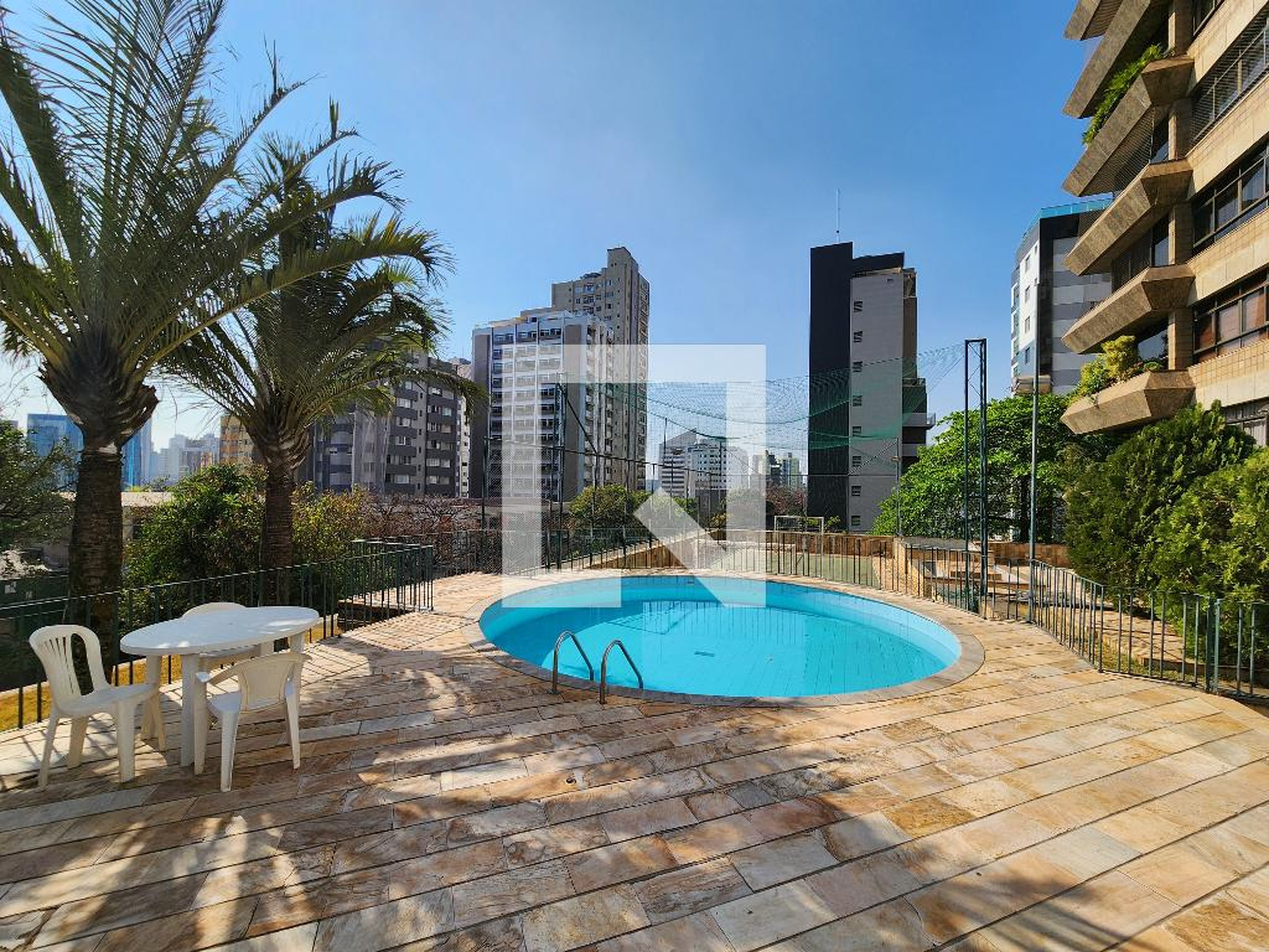 Piscina Condomínio em Rua Bernardo Guimarães, 517