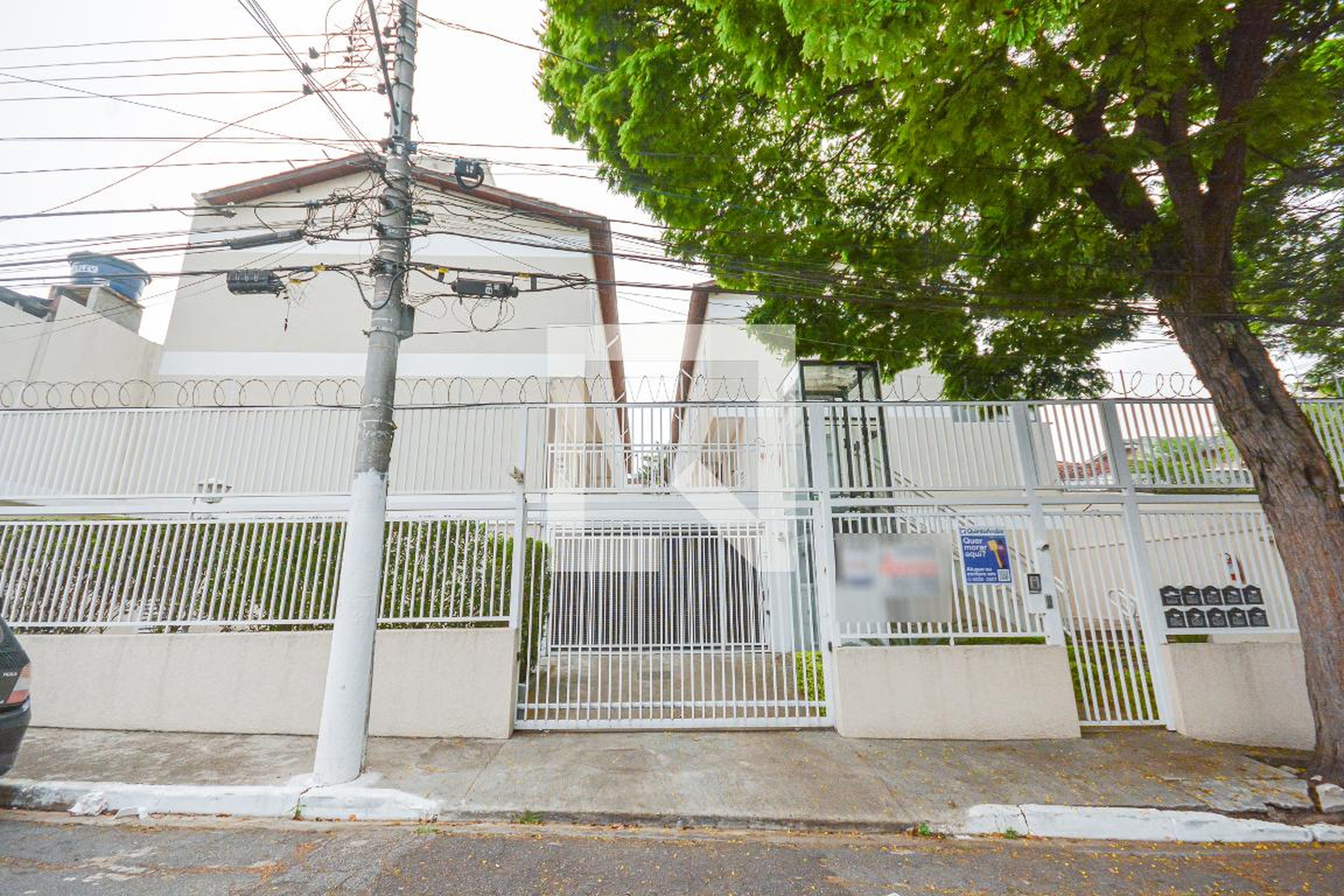 Fachada do condomínio Condomínio em Rua João Bressane, 261