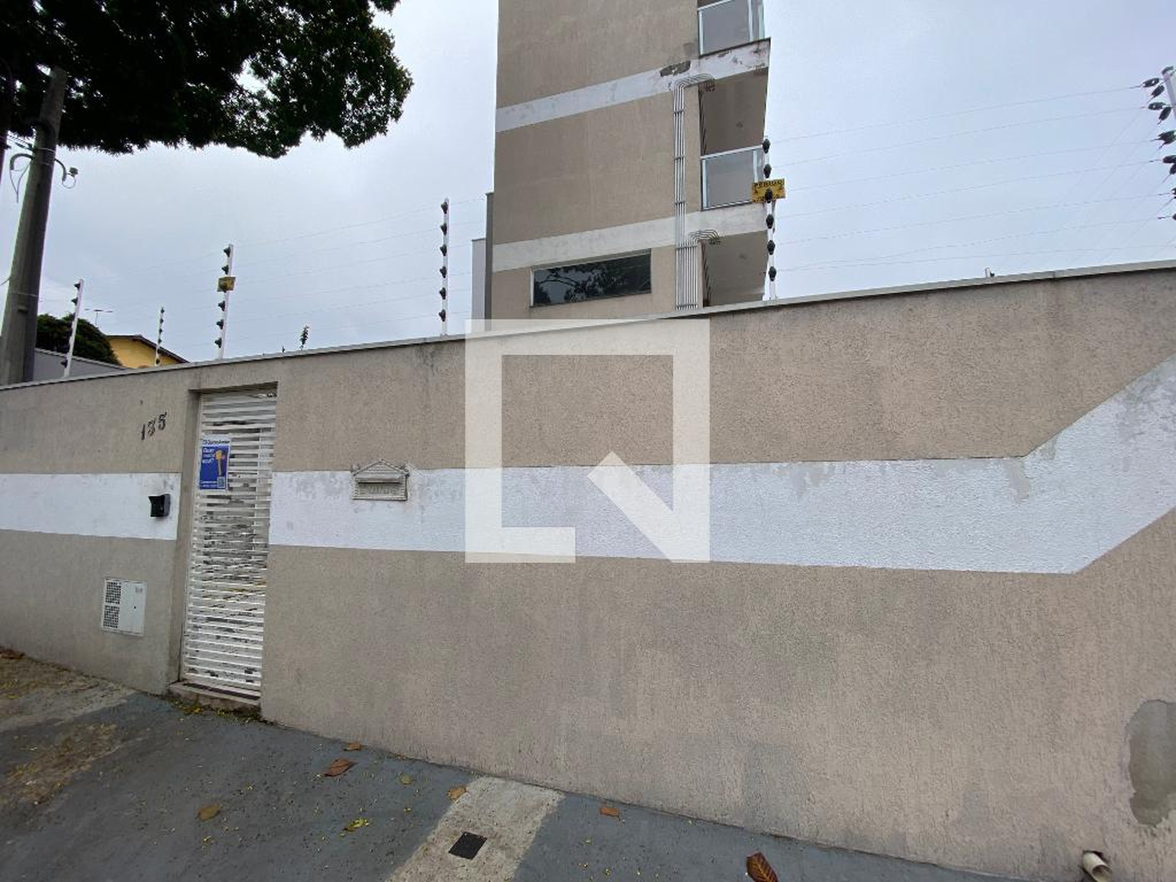 Fachada Condomínio em Rua Biri, 132