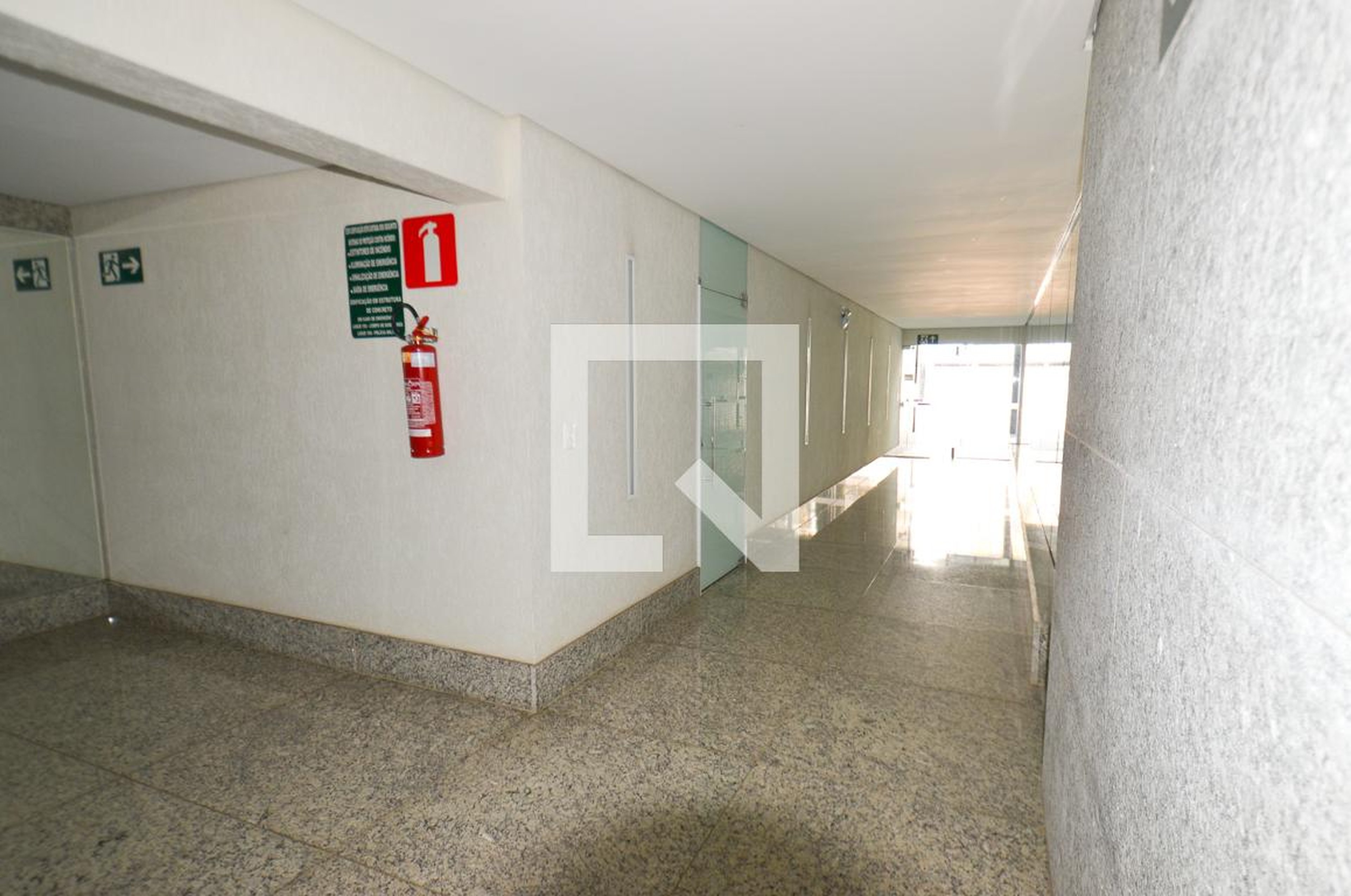 Hall de entrada - Ed  Helena Marques