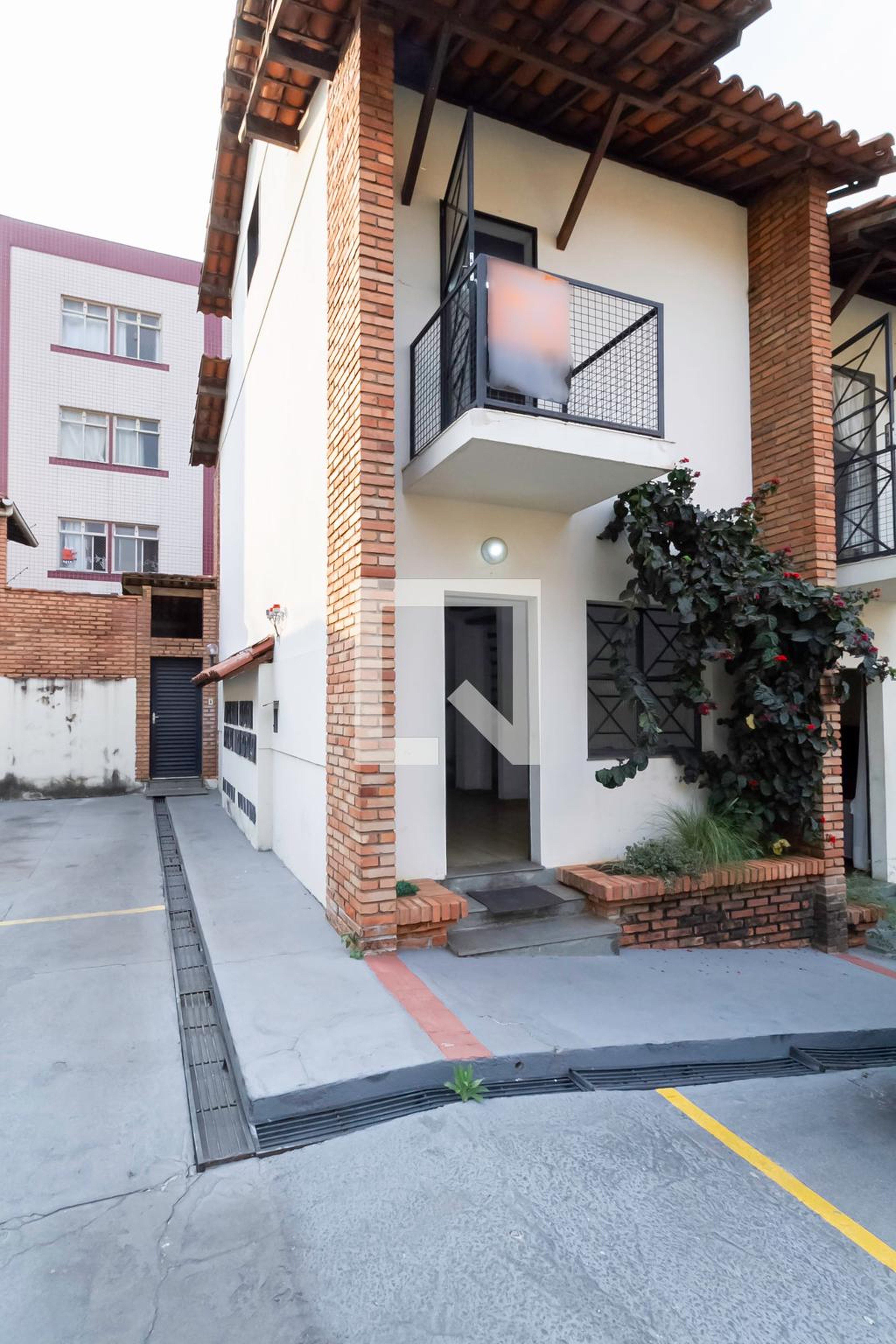 Fachada Condomínio em Rua Teixeira Leite, 3