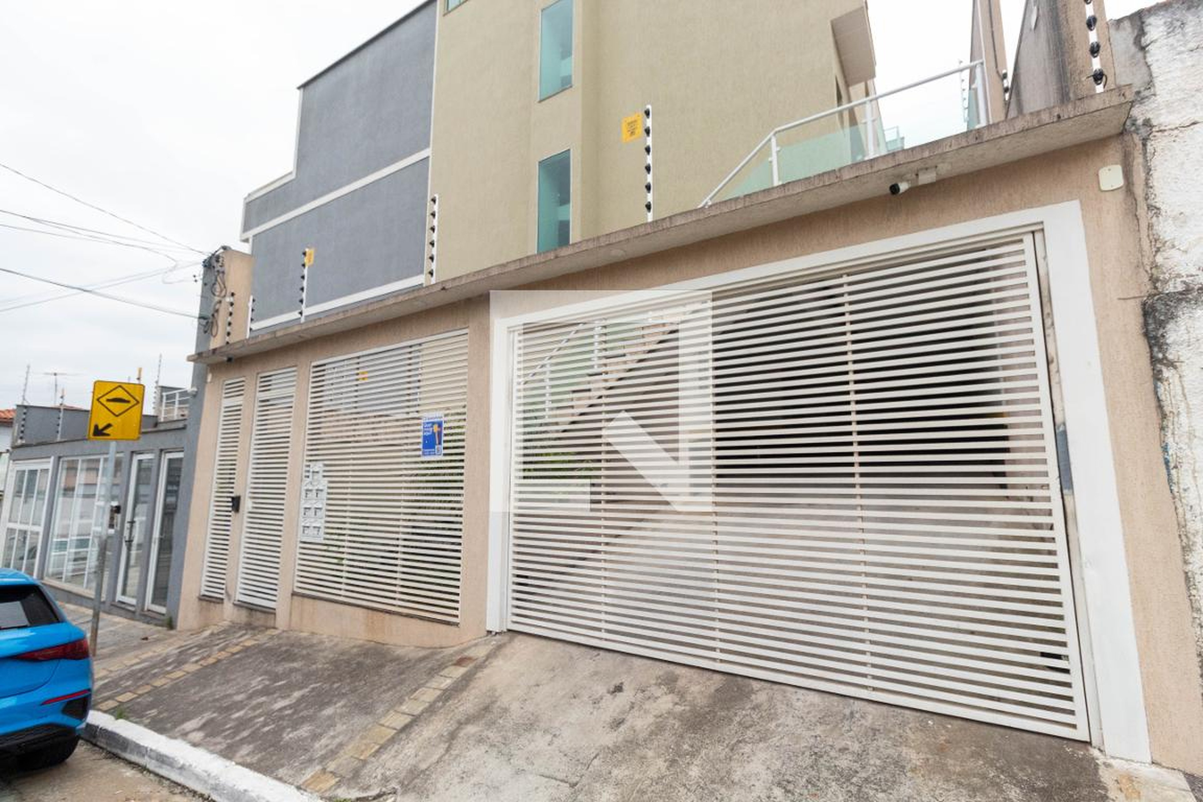 Fachada do condomínio Condomínio em Rua Pinheiro de Ulhoa Cintra, 855