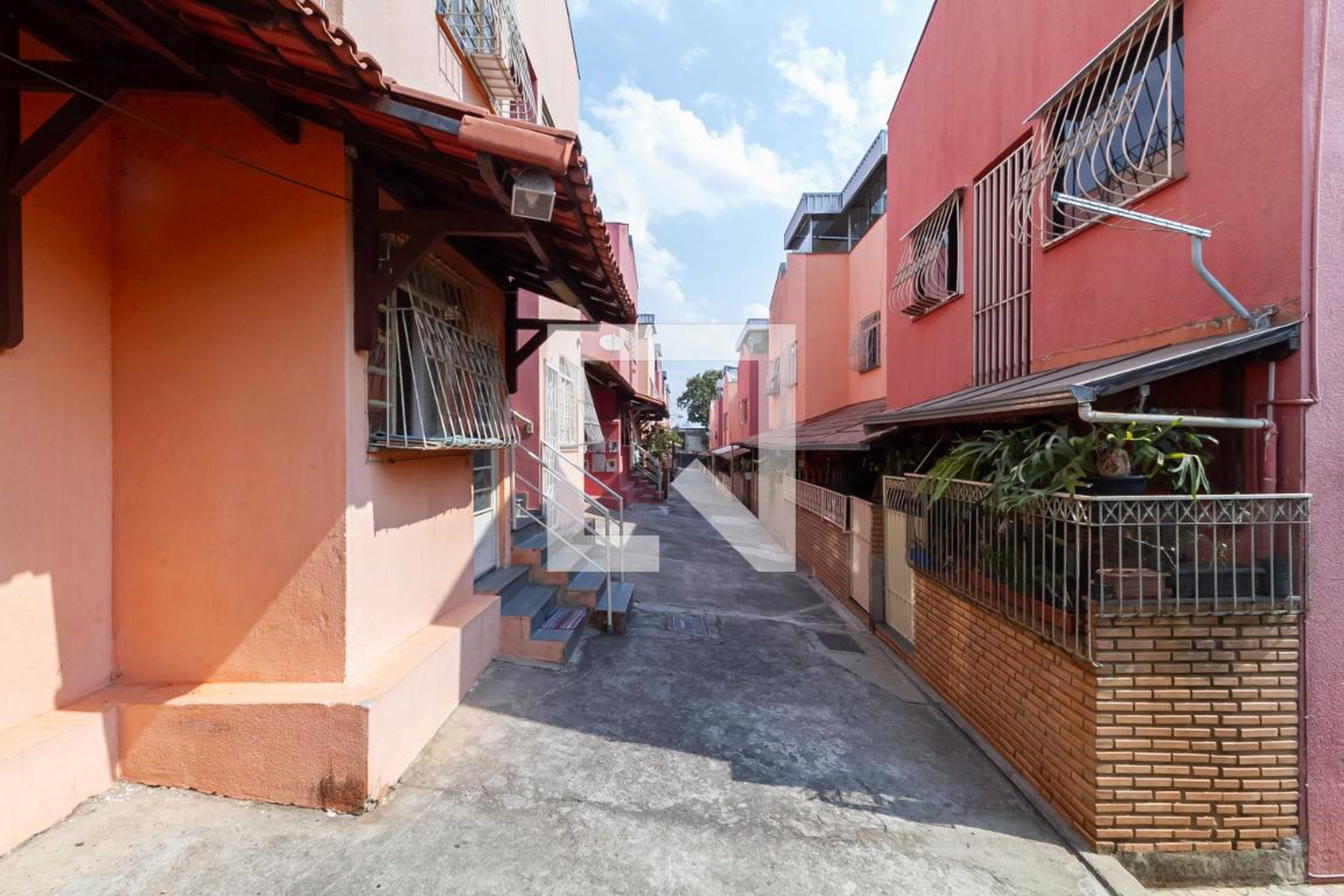 Entrada Condomínio em Rua Rio Grande, 671