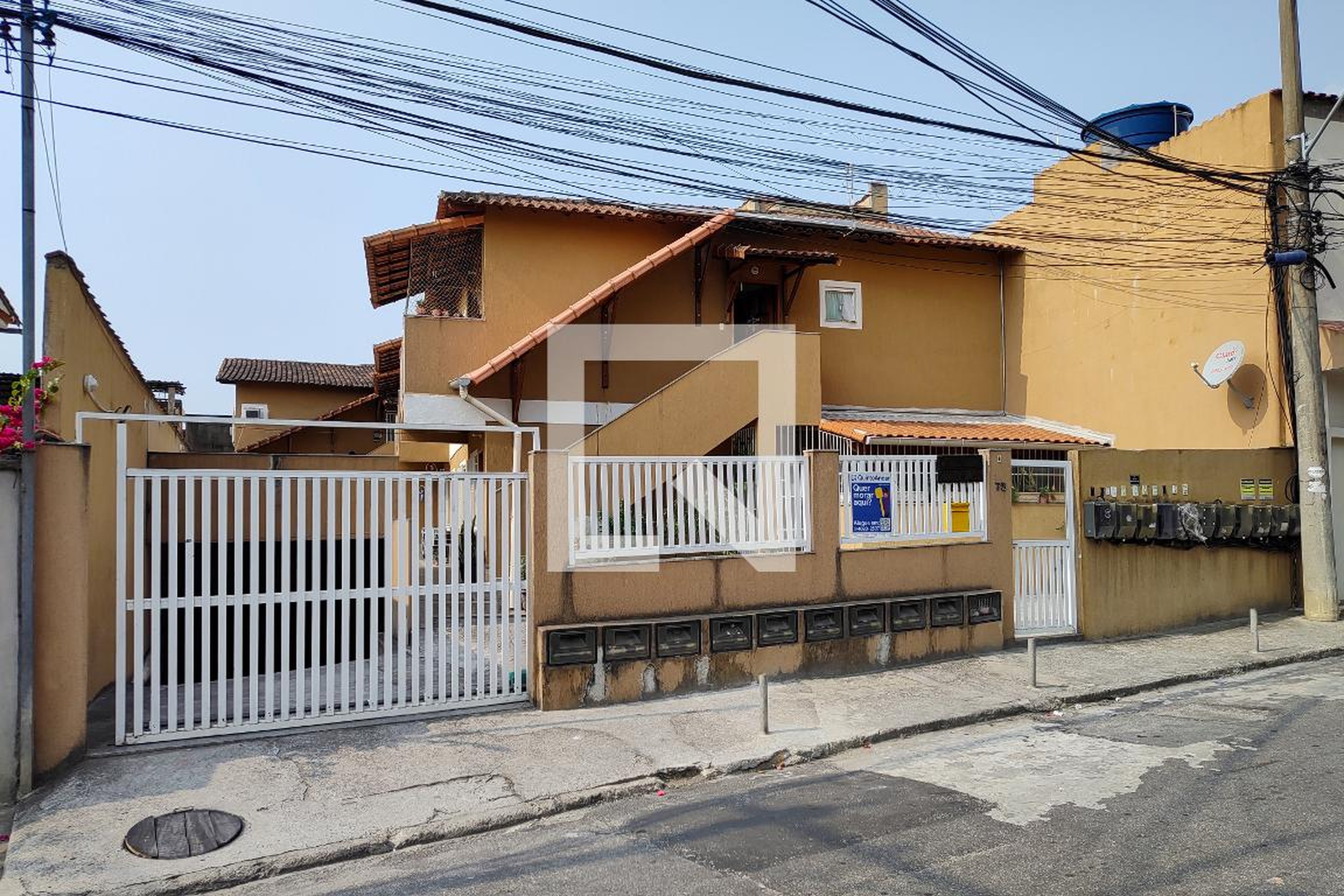 Fachada do condomínio Condomínio em Rua Vinte e Dois de Setembro, 73