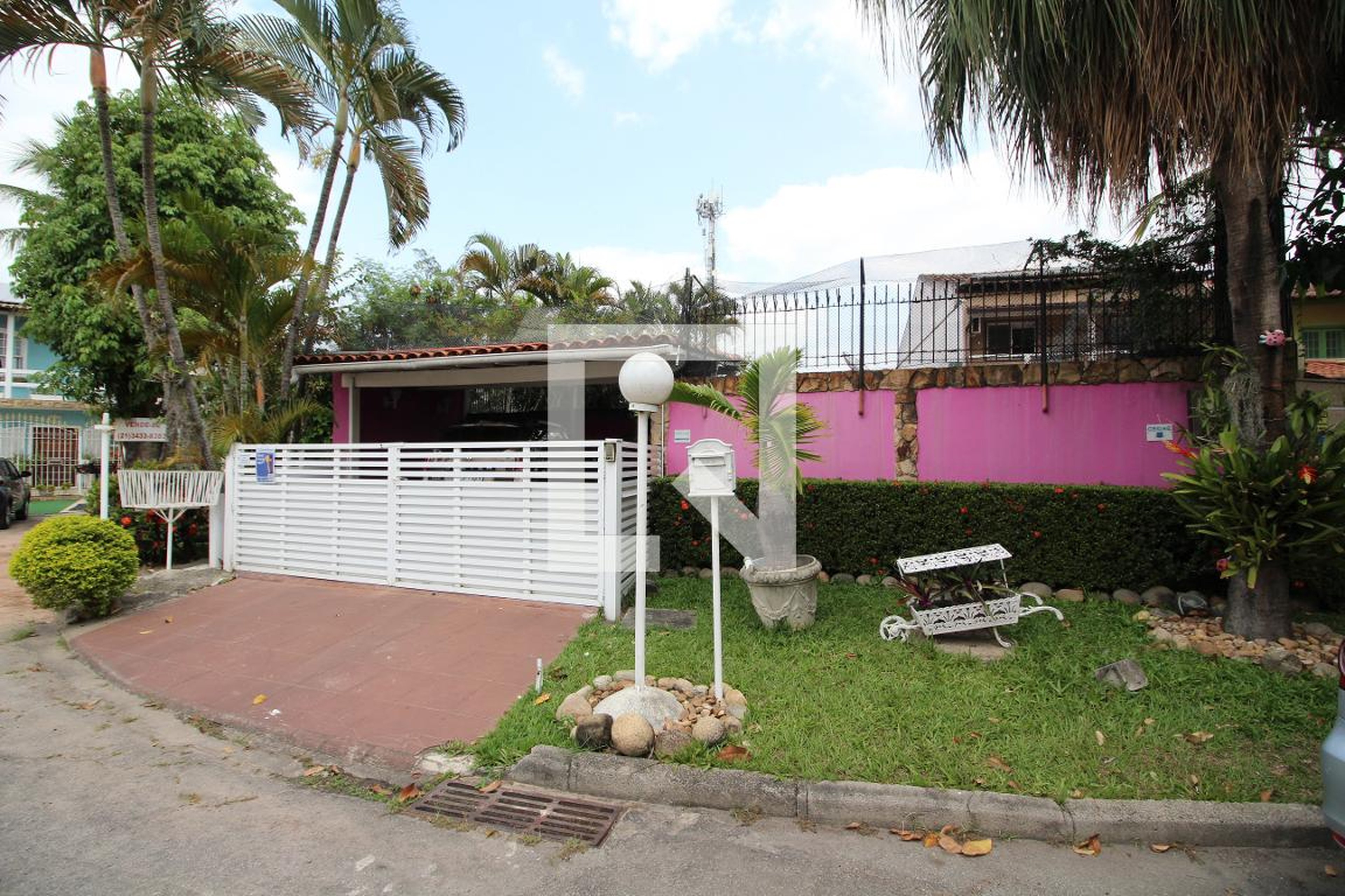 Fachada Condomínio em Rua Carlos Nascimento, 411