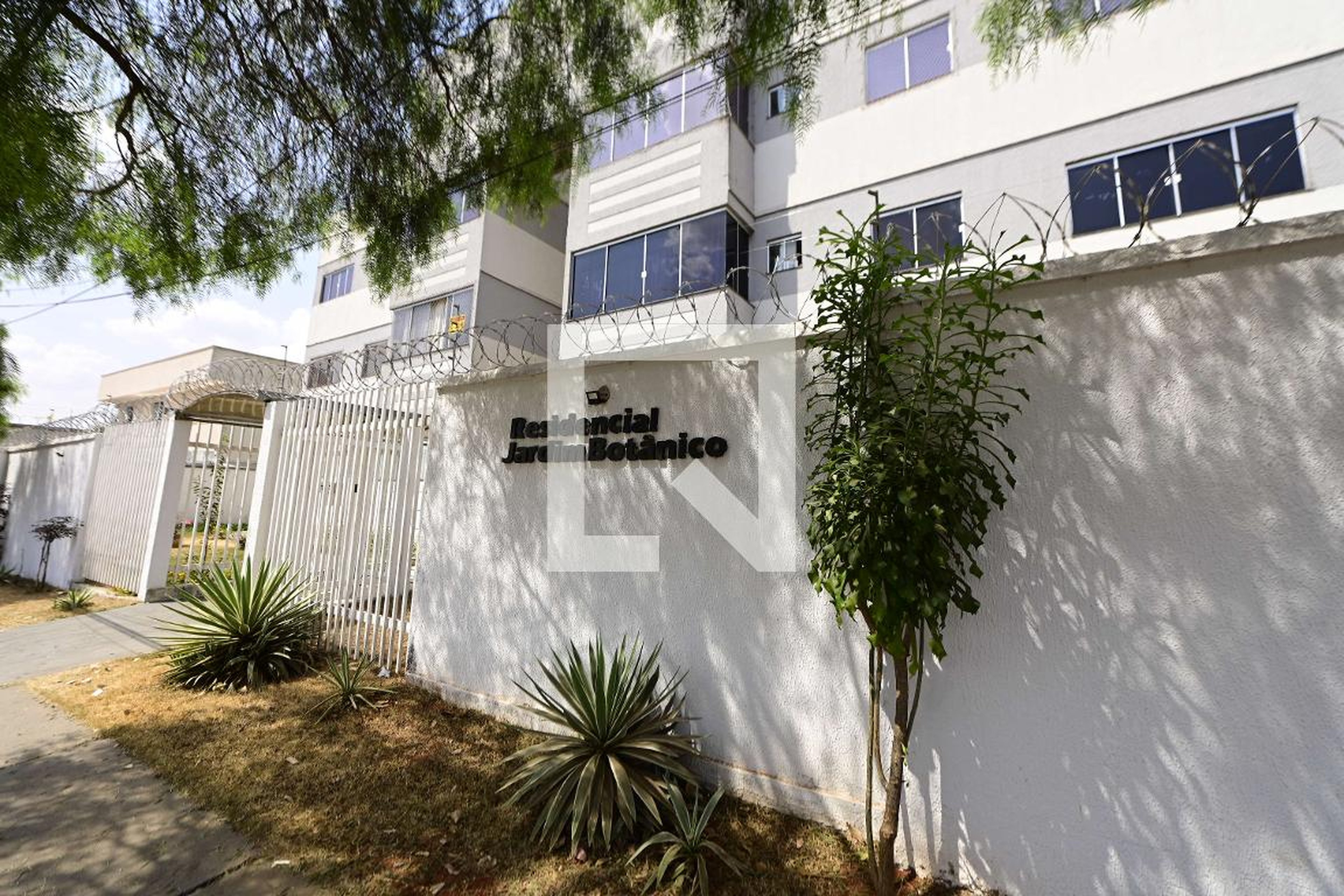 Fachada Condomínio em Rua 12, 15