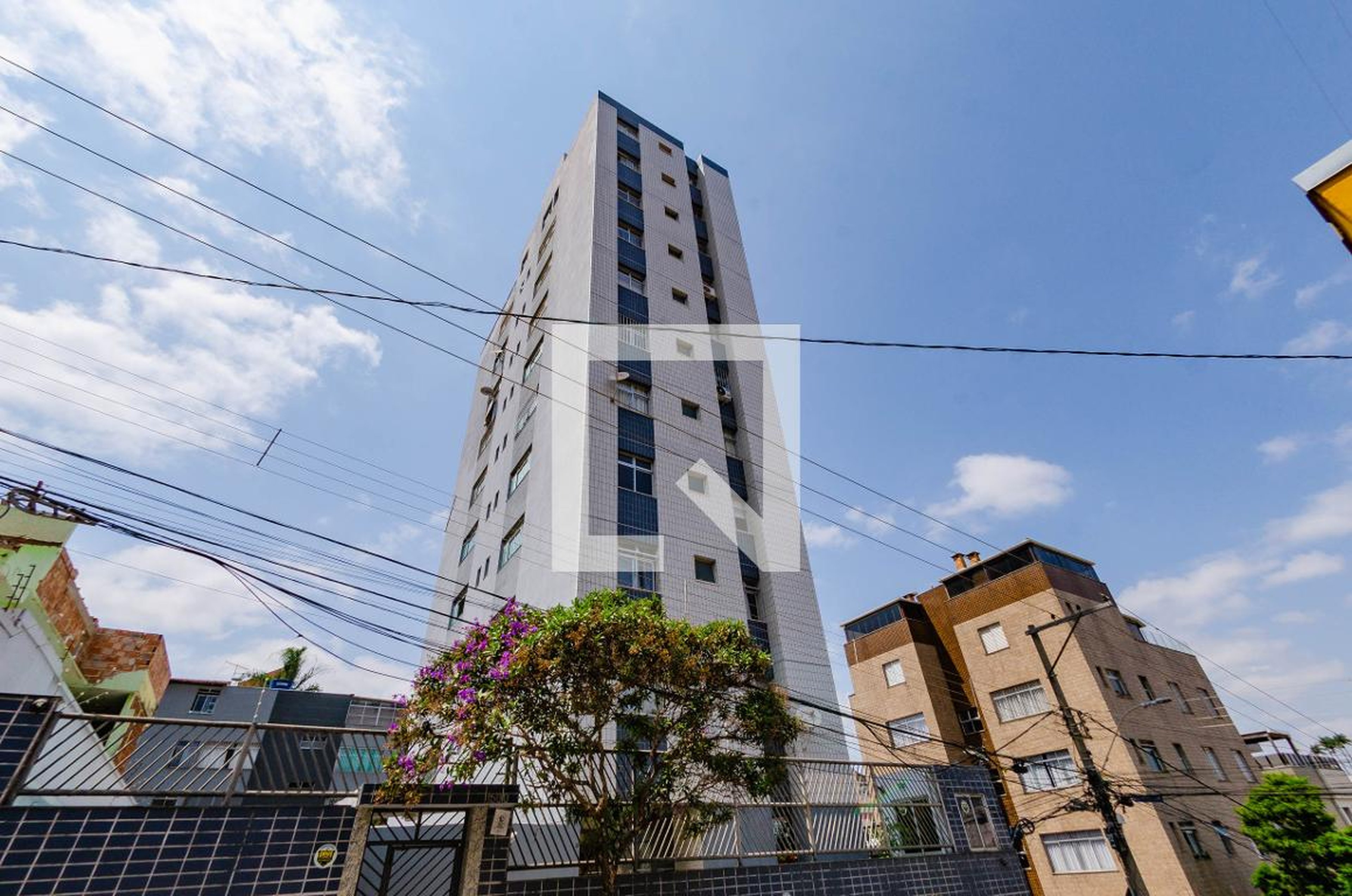 Fachada Condomínio em Rua Henrique Gorceix, 1500