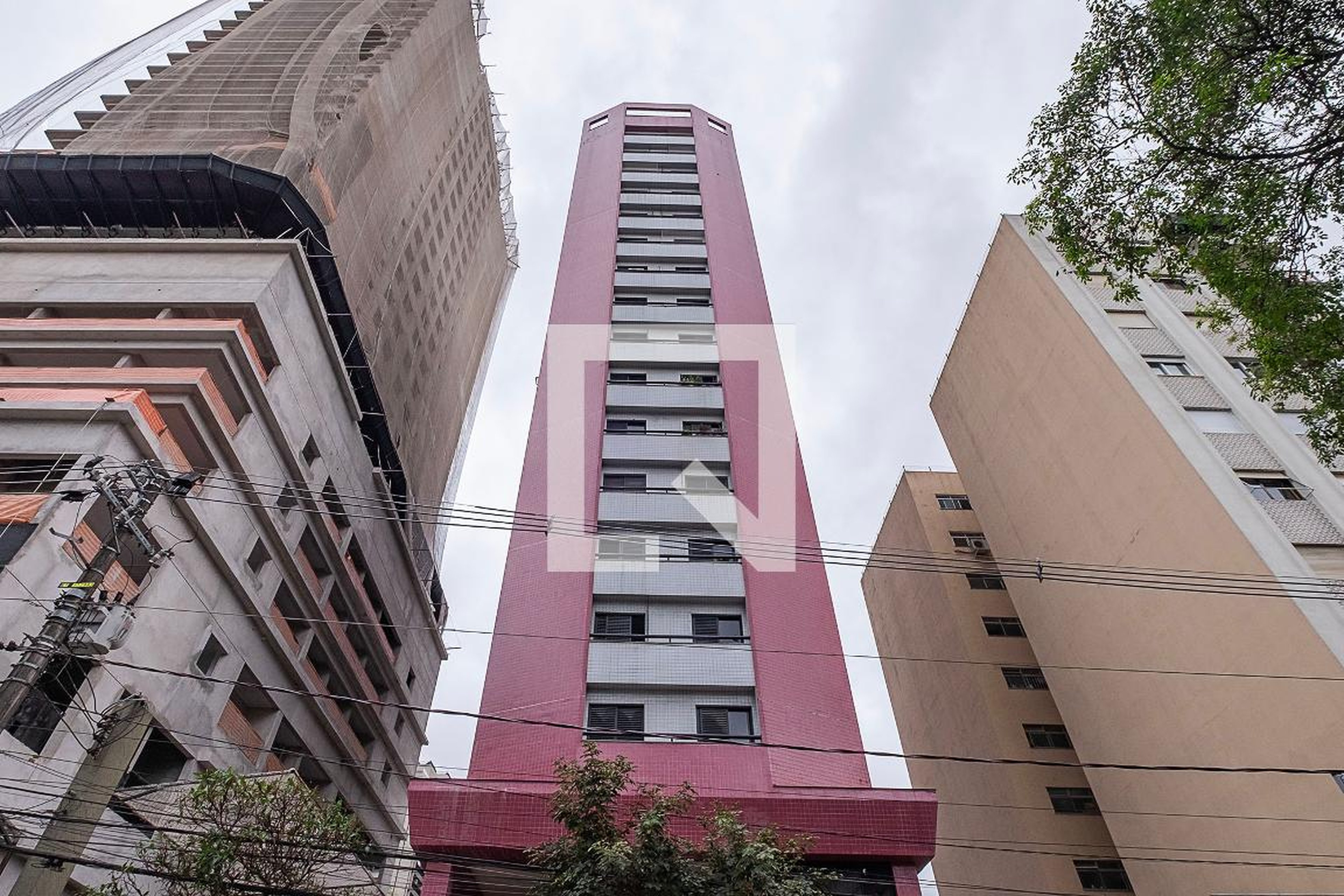 Fachada Condomínio em Rua Cristiano Viana, 112