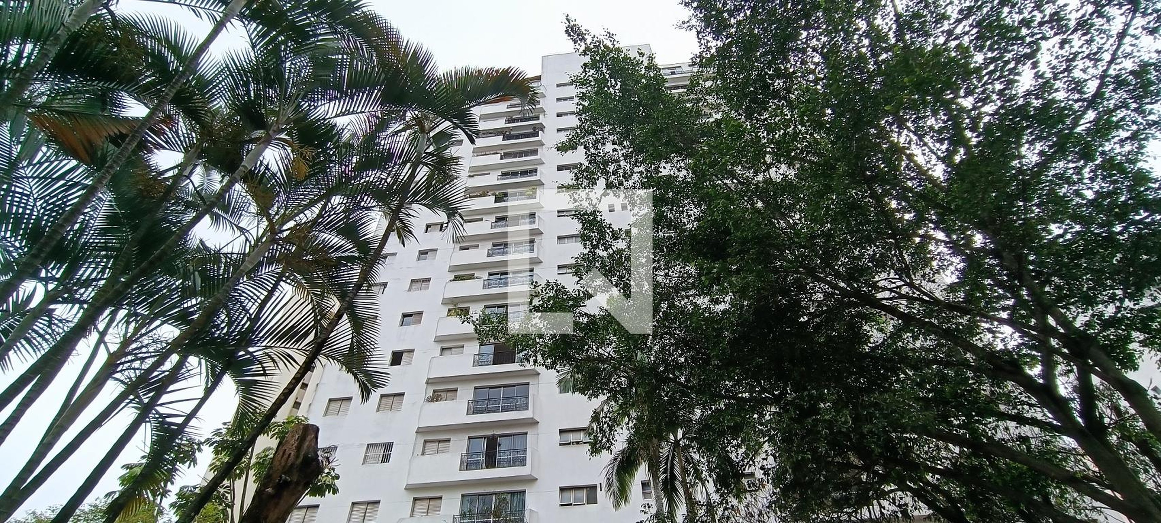 Fachada Condomínio em Rua Charles Spencer Chaplin, 104