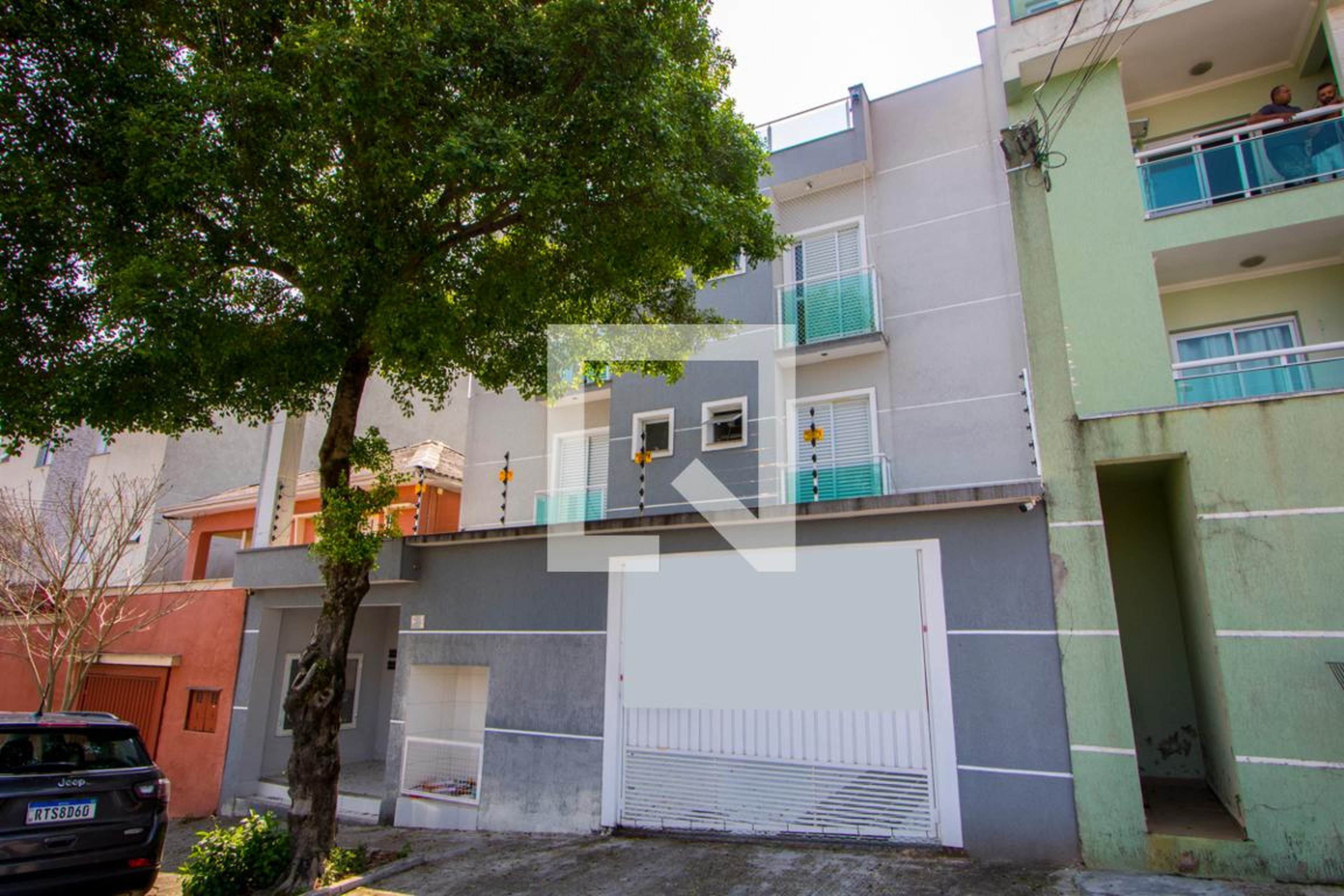 Fachada Condomínio em Rua das Violetas, 61