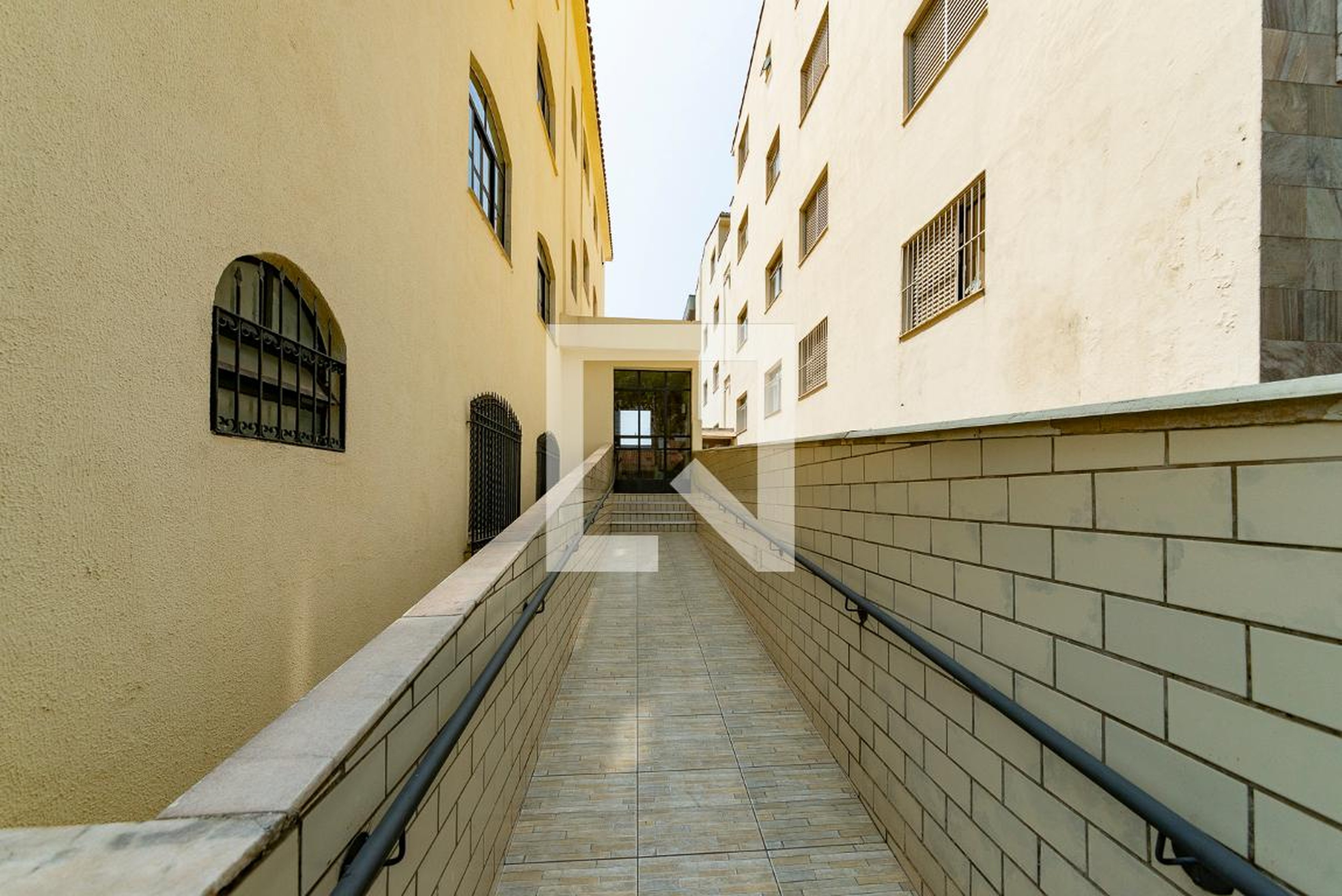 Entrada Condomínio em Rua Manhumirim, 1548