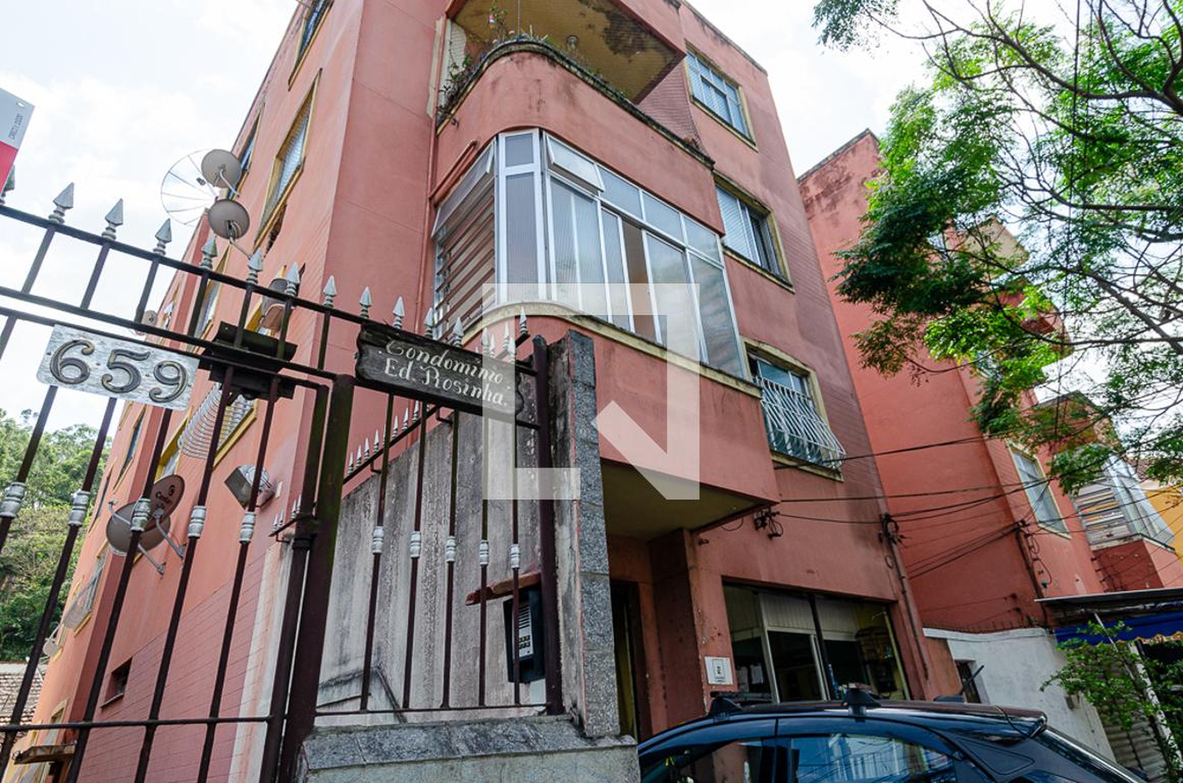 Fachada Condomínio em Rua Noronha Torrezão, 659
