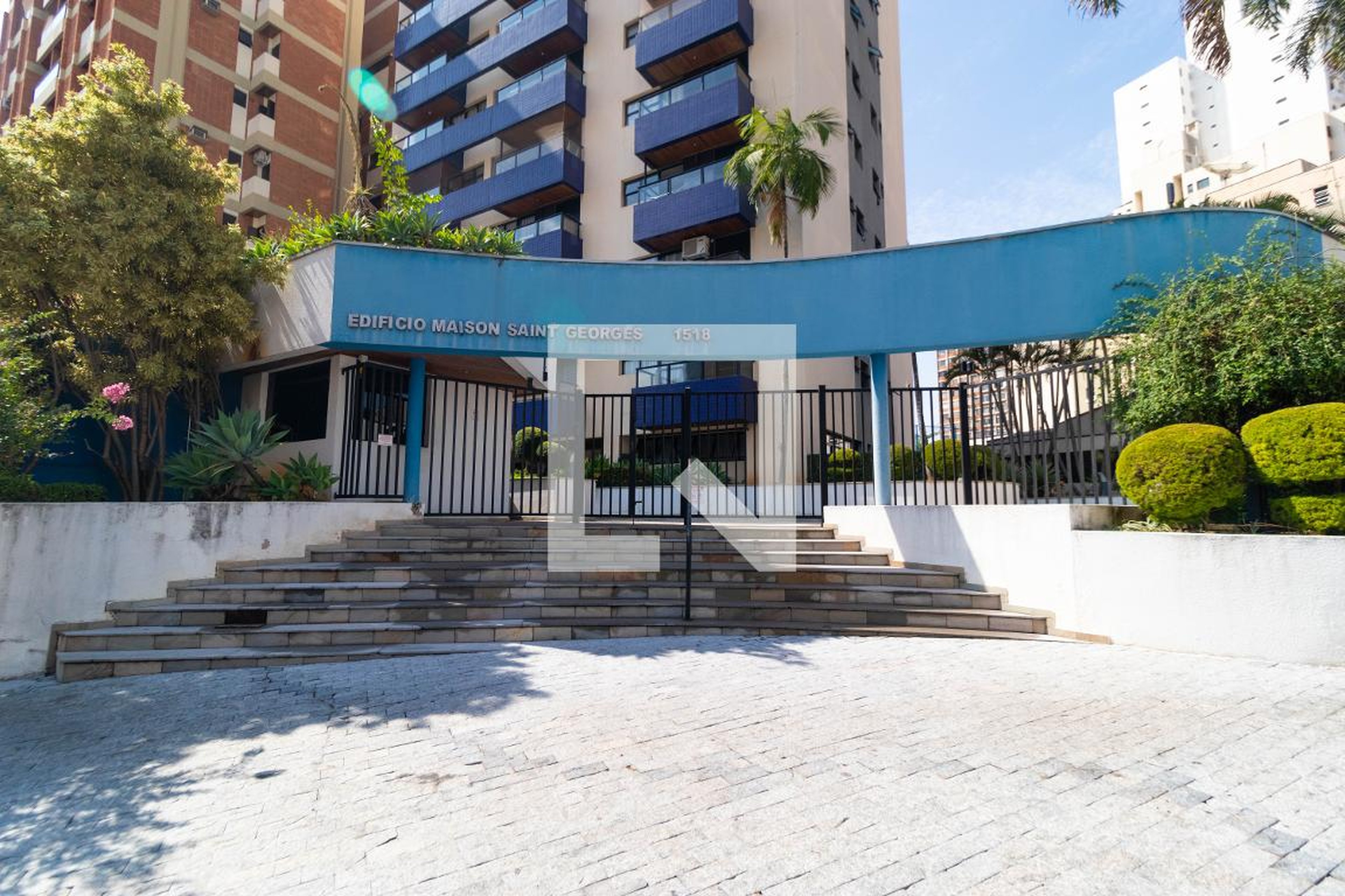 Fachada Condomínio em Rua Ferreira Penteado, 1518