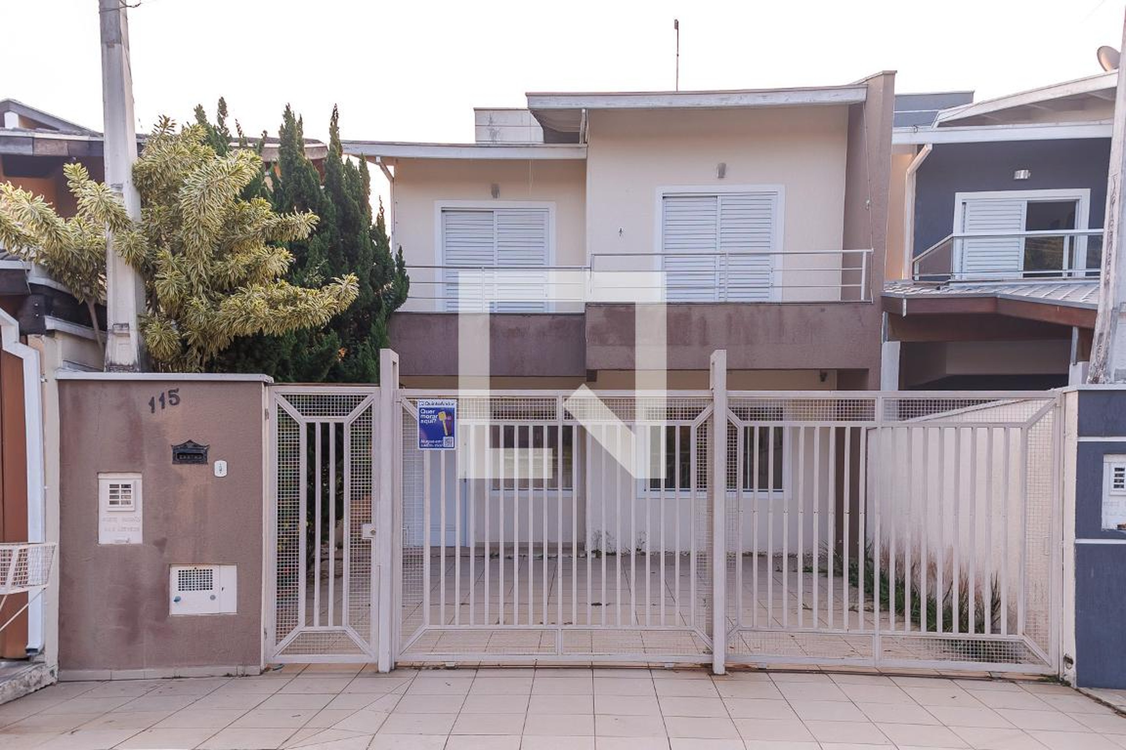 Fachada Condomínio em Rua Altemira Lopes do Prado, 115