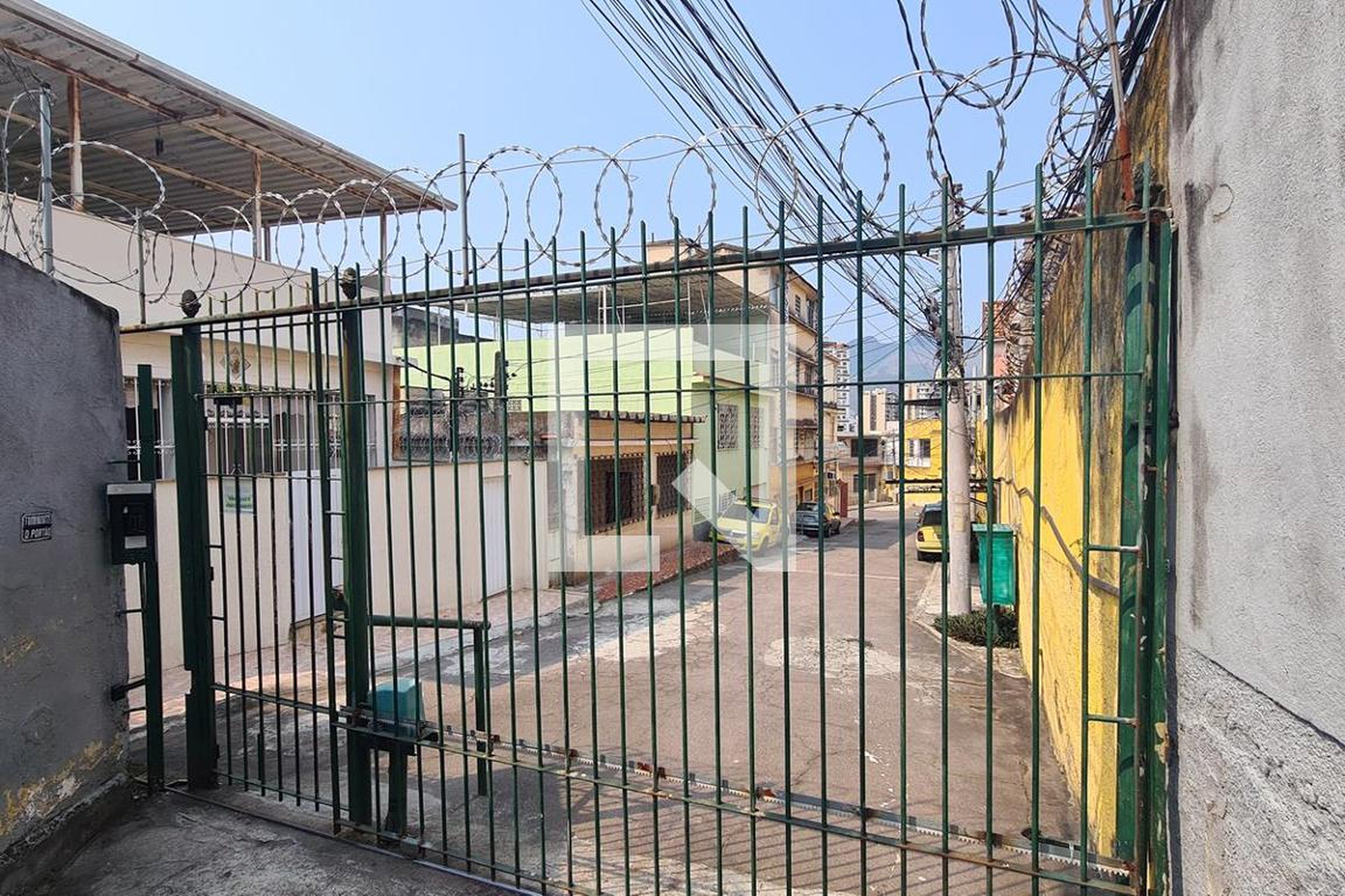 Fachada do Condomínio Condomínio em Rua Luís de Brito, 81