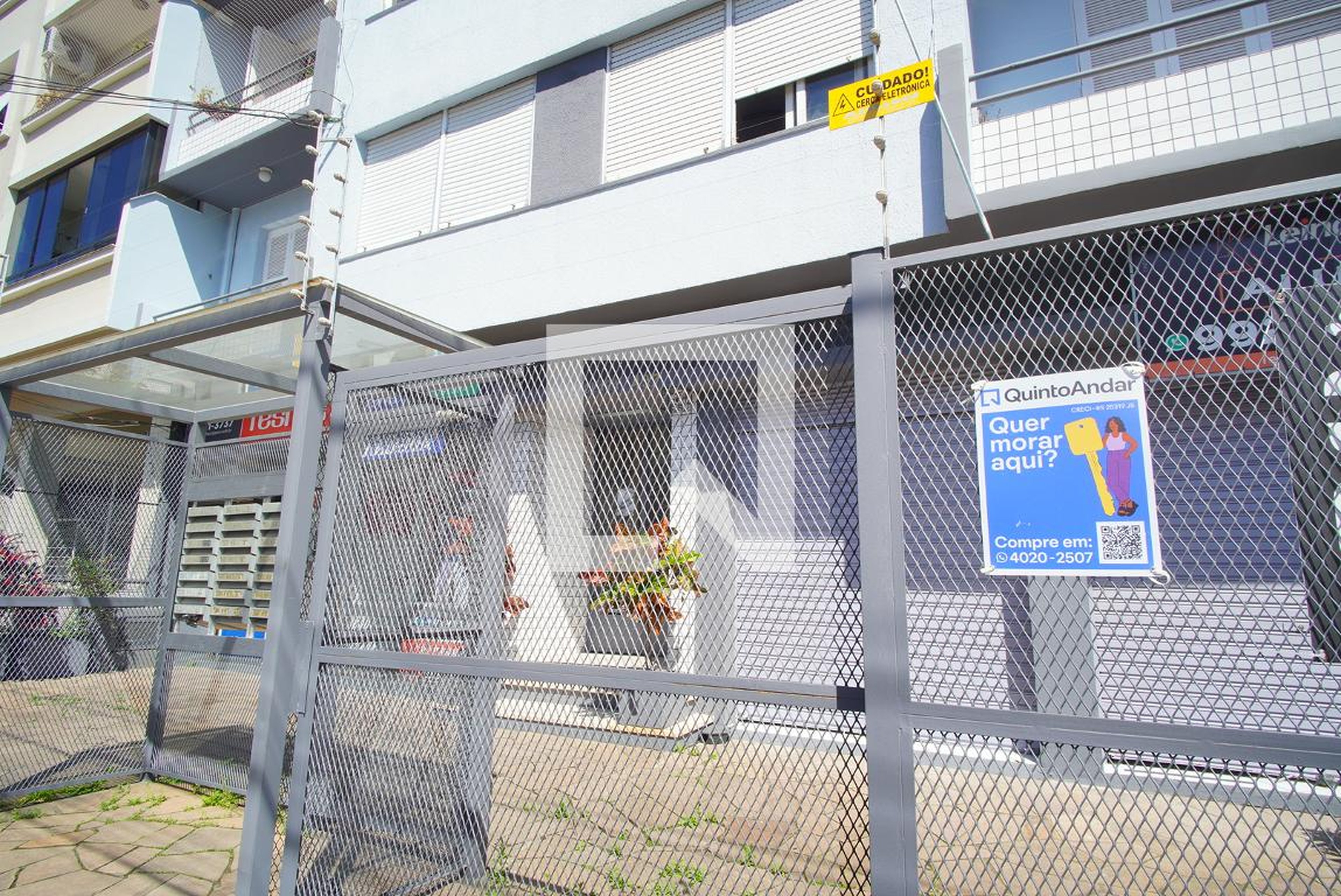 Fachada Condomínio em Rua Coronel Bordini, 497