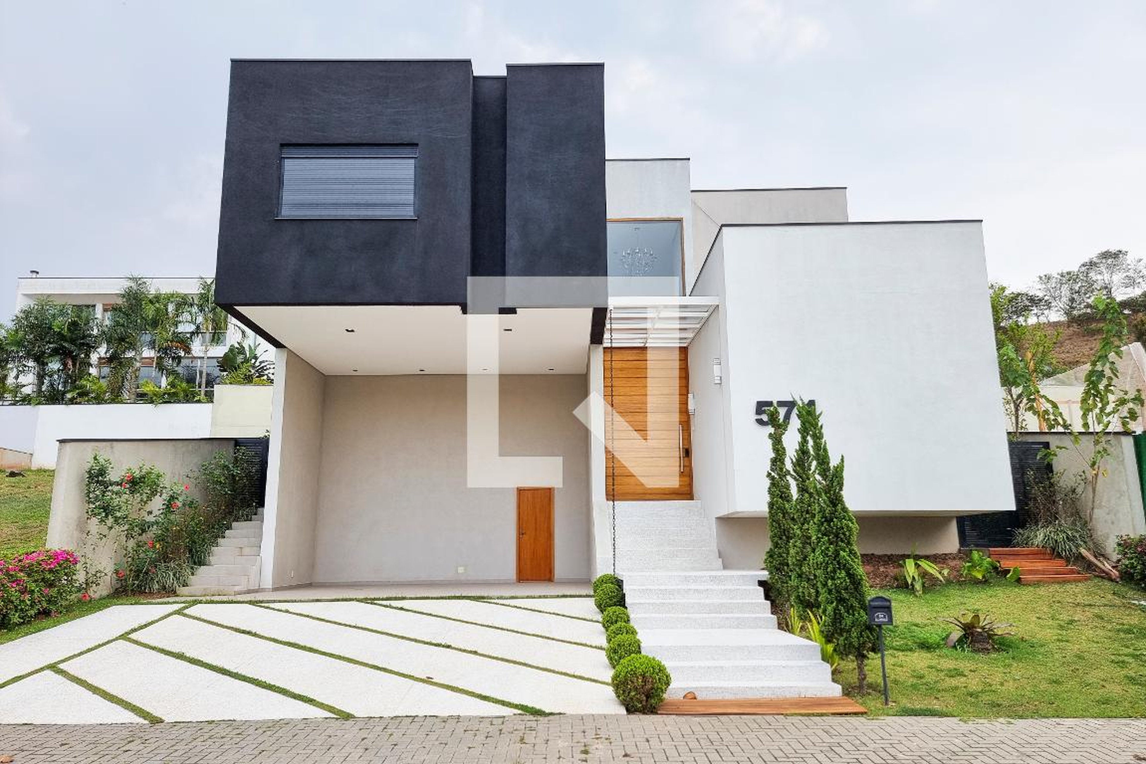 Fachada Condomínio em Rua dos Araças, 571