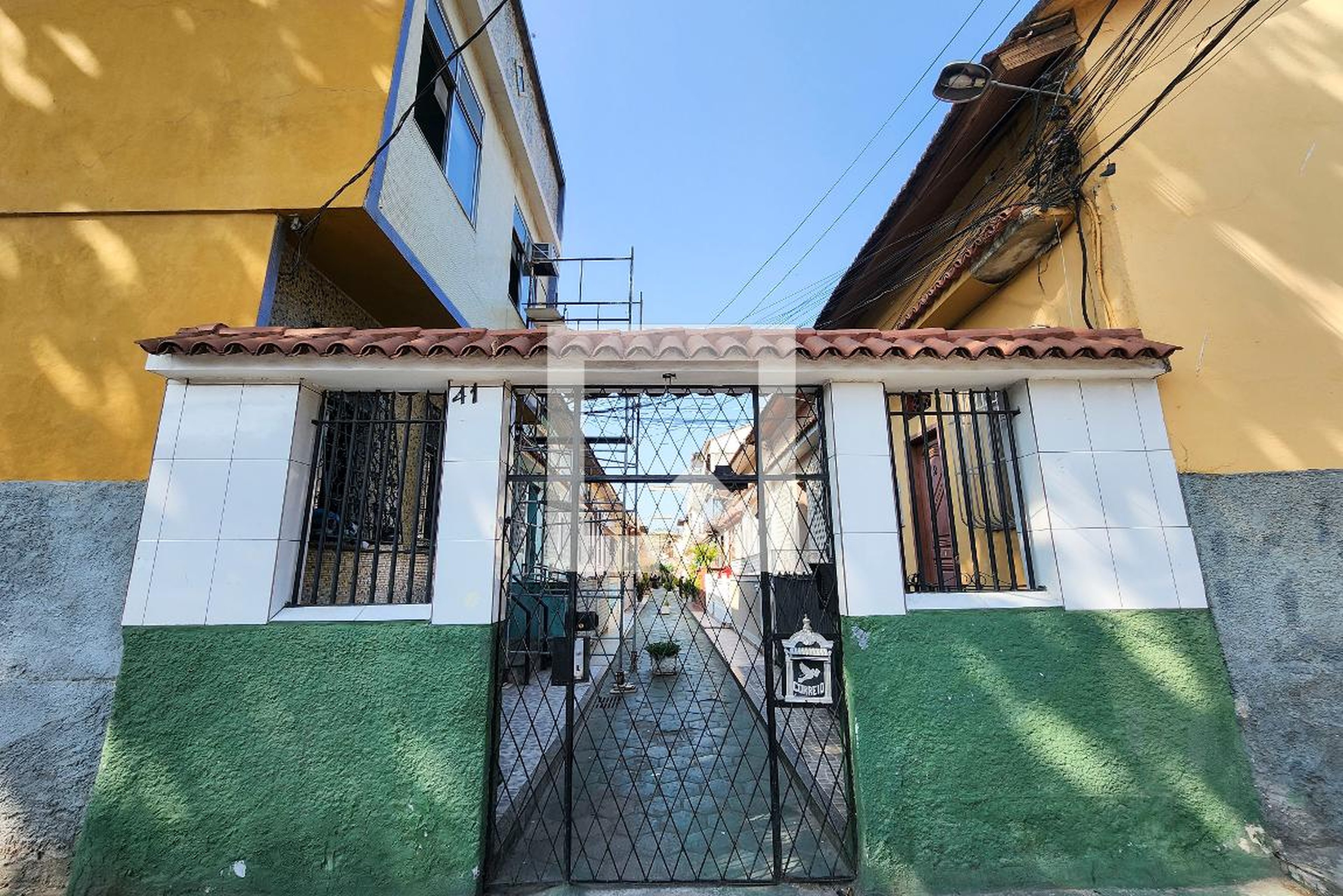 Fachada Condomínio em Rua Waldemar Dutra, 41