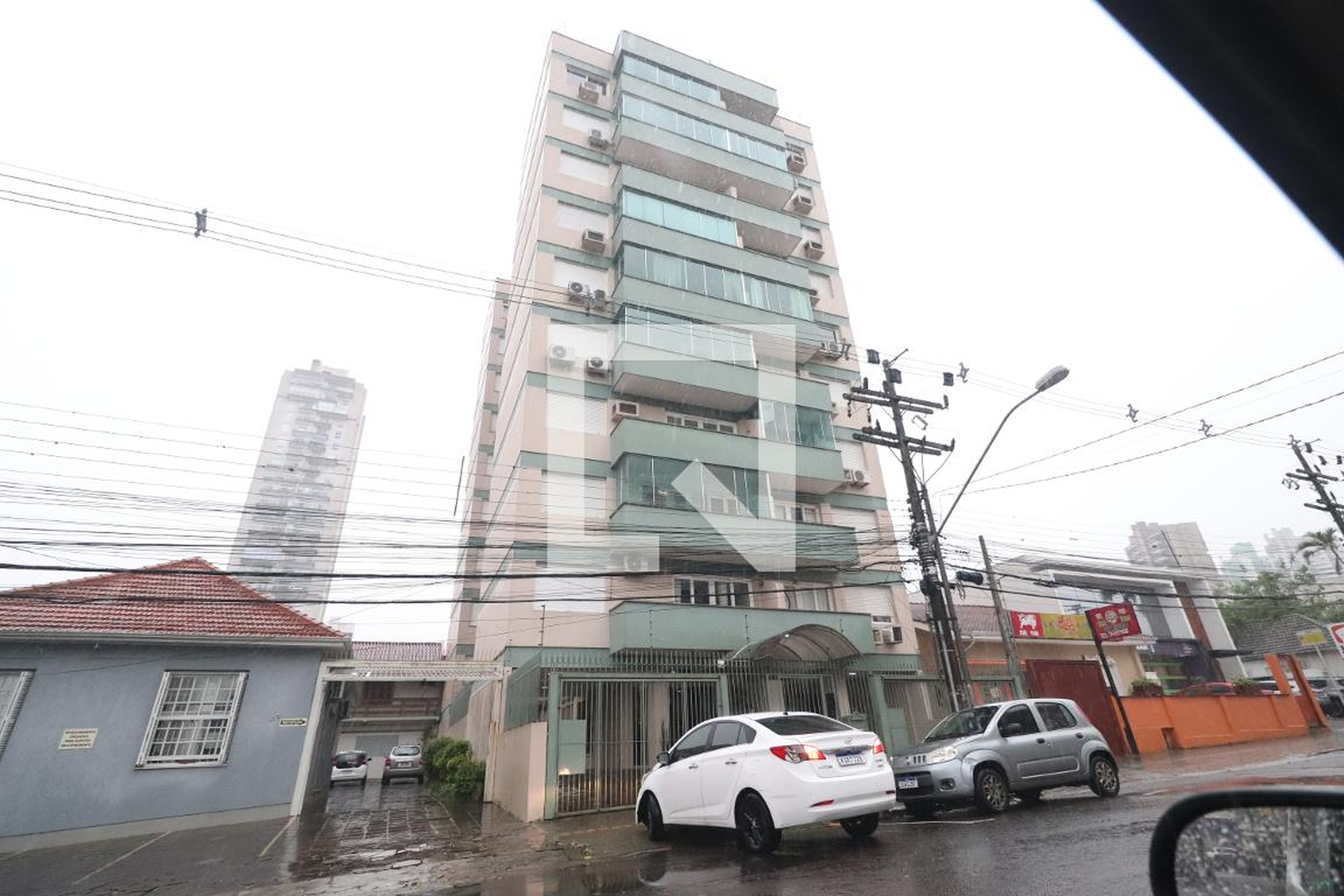 Fachada Condomínio em Rua Vicente da Fontoura, 174