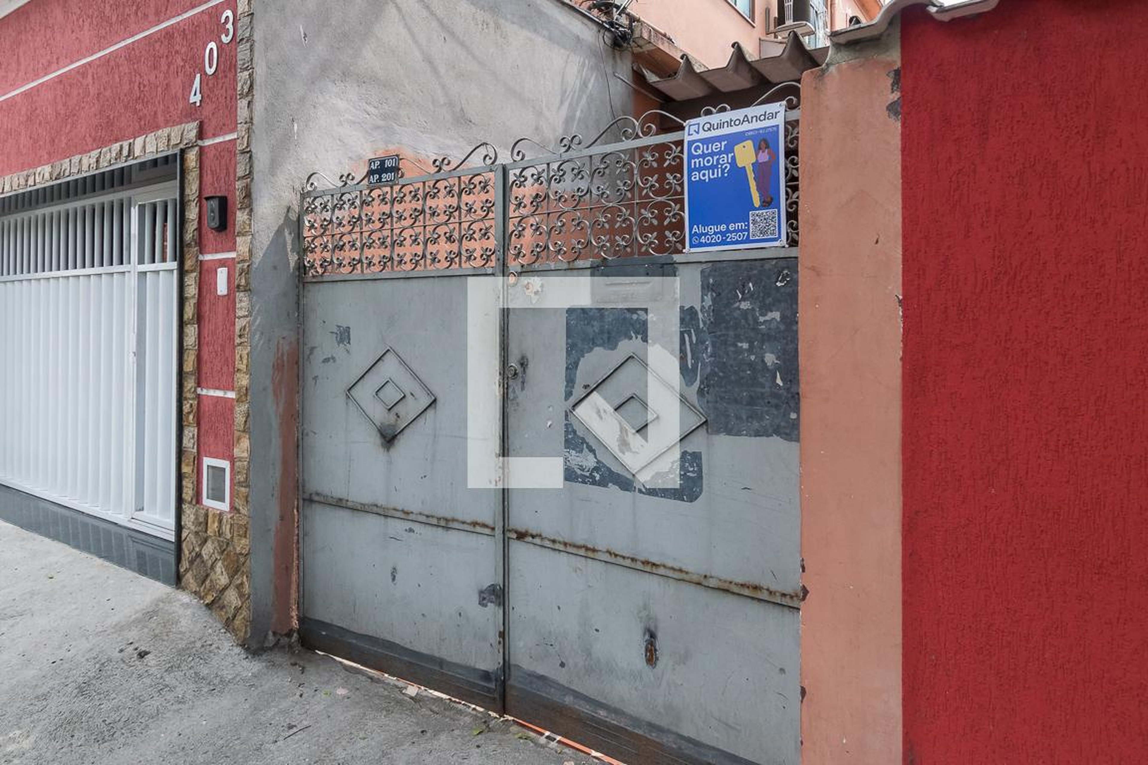 Fachada Condomínio em Rua Pintor Marquês Júnior, 403