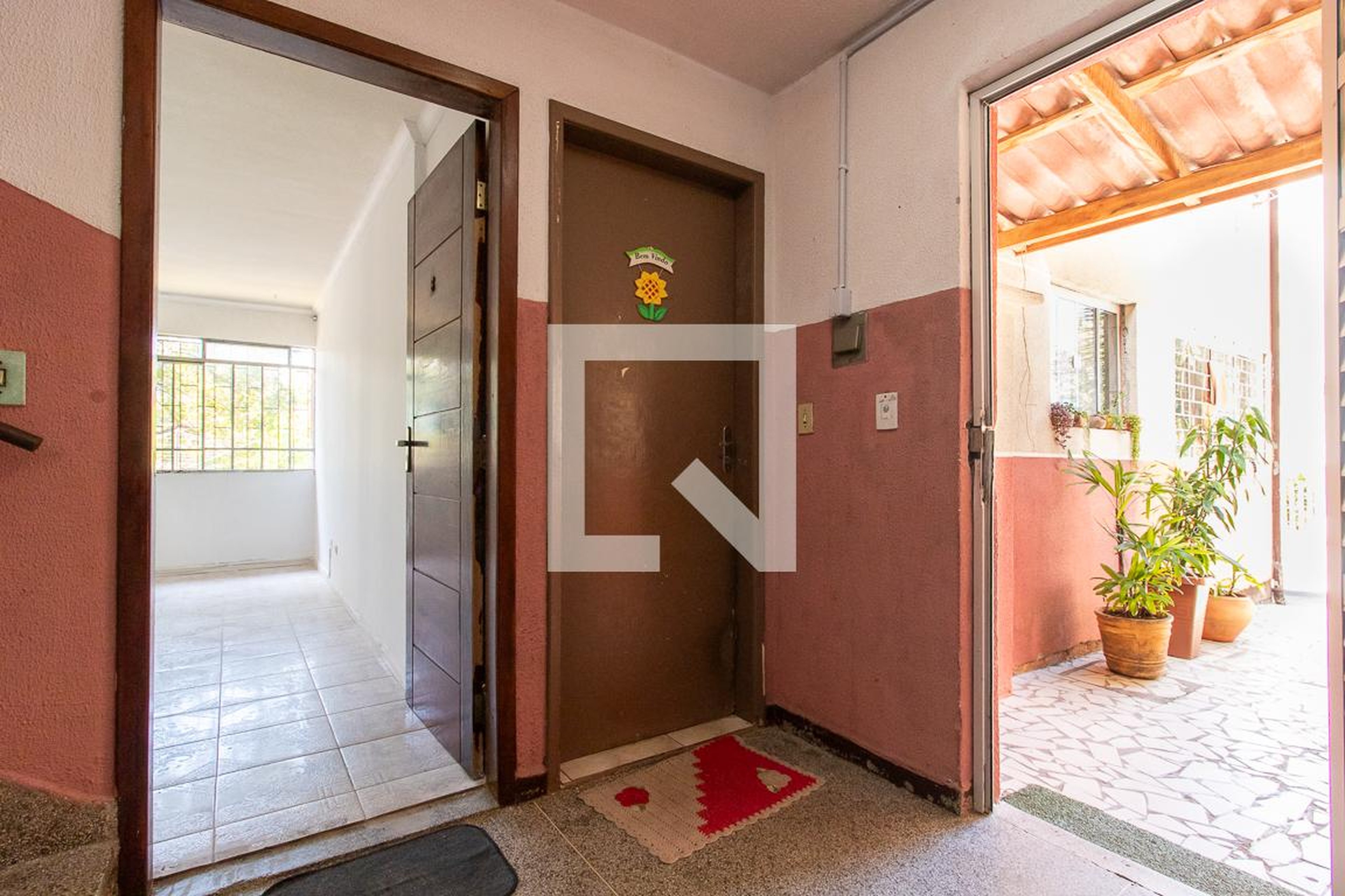 Hall de entrada Condomínio em Rua Luiz Tramontin, 2058