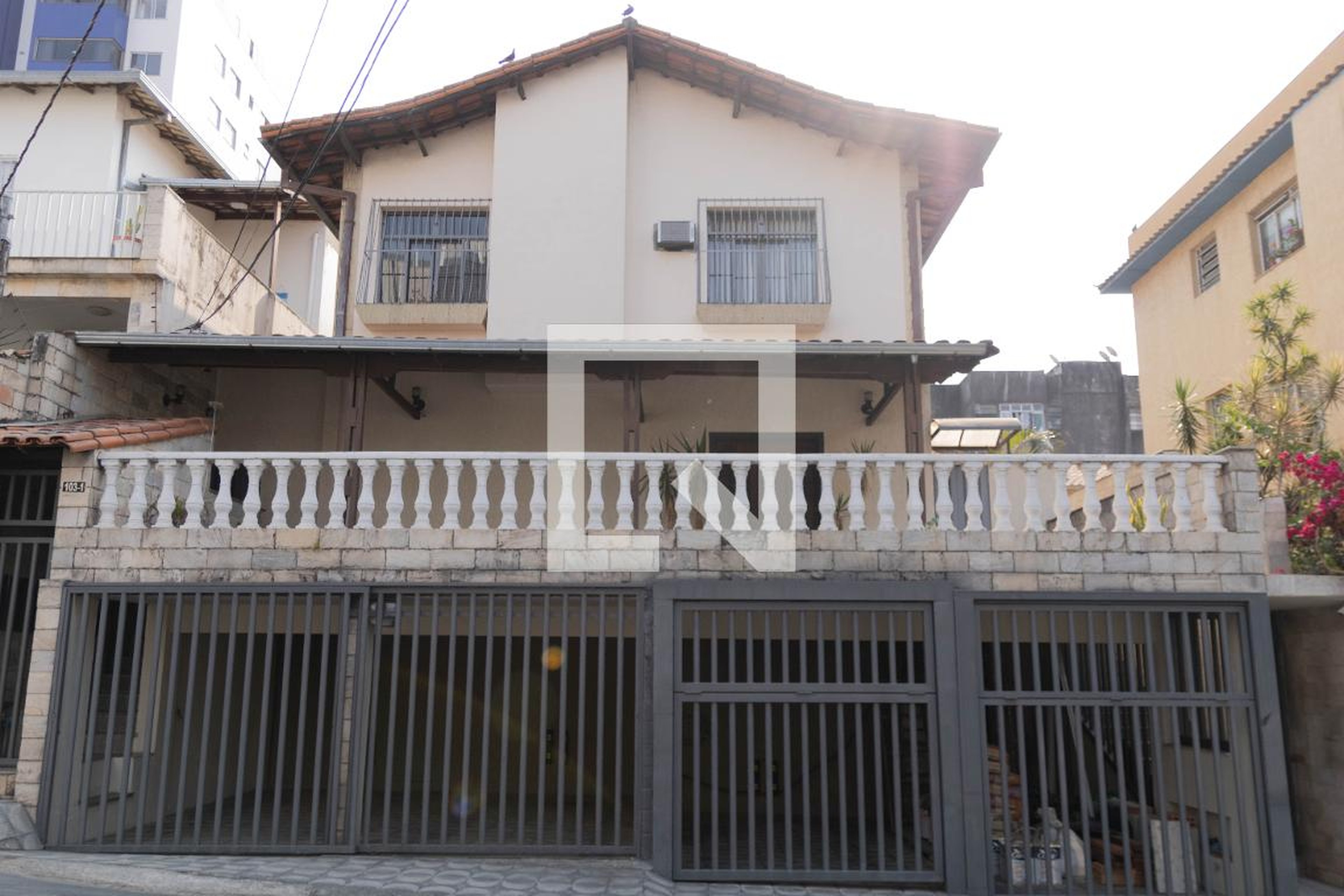 Fachada Condomínio em Rua Ataláia, 103