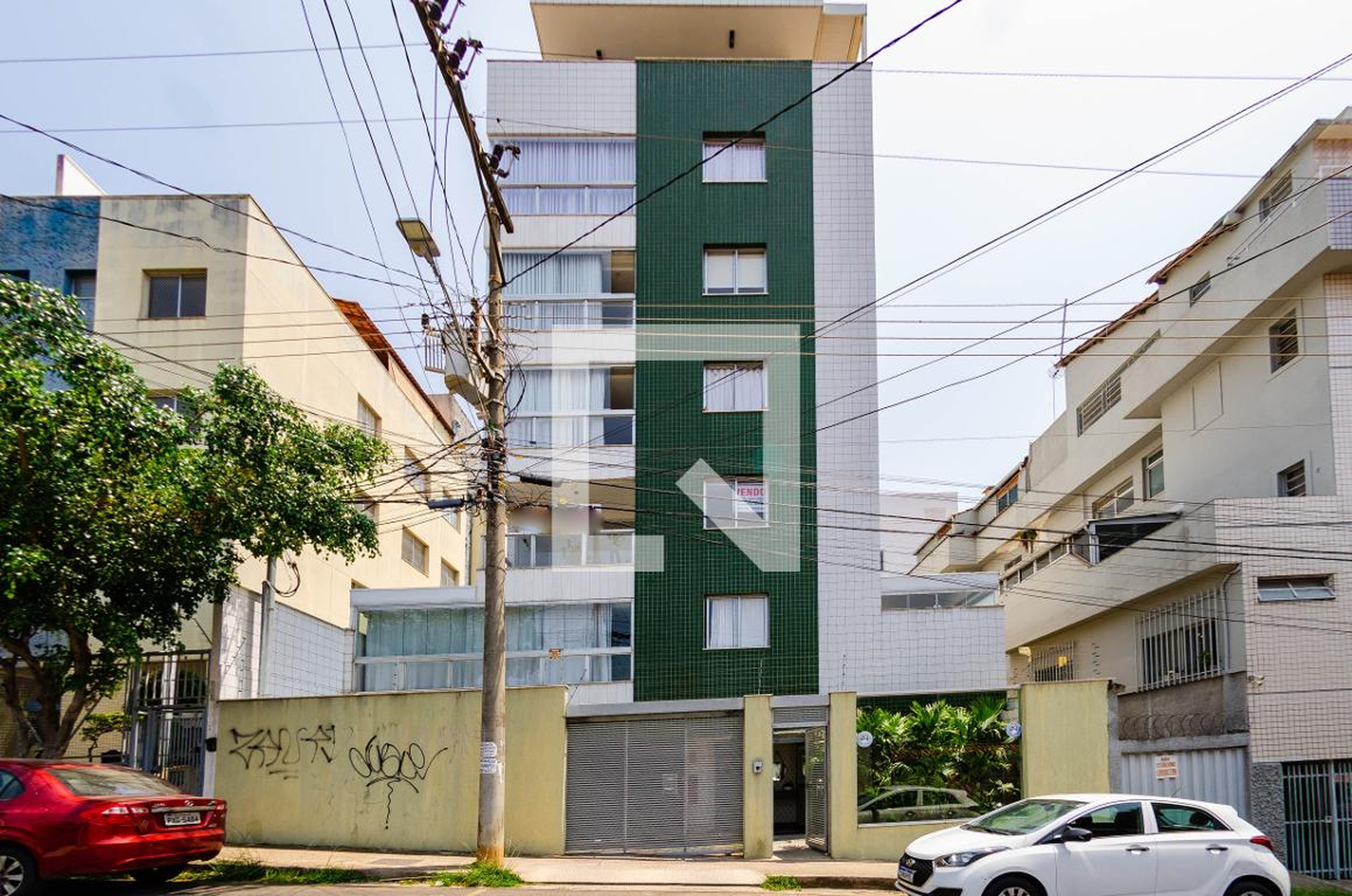 Fachada Condomínio em Rua Junquilhos, 964