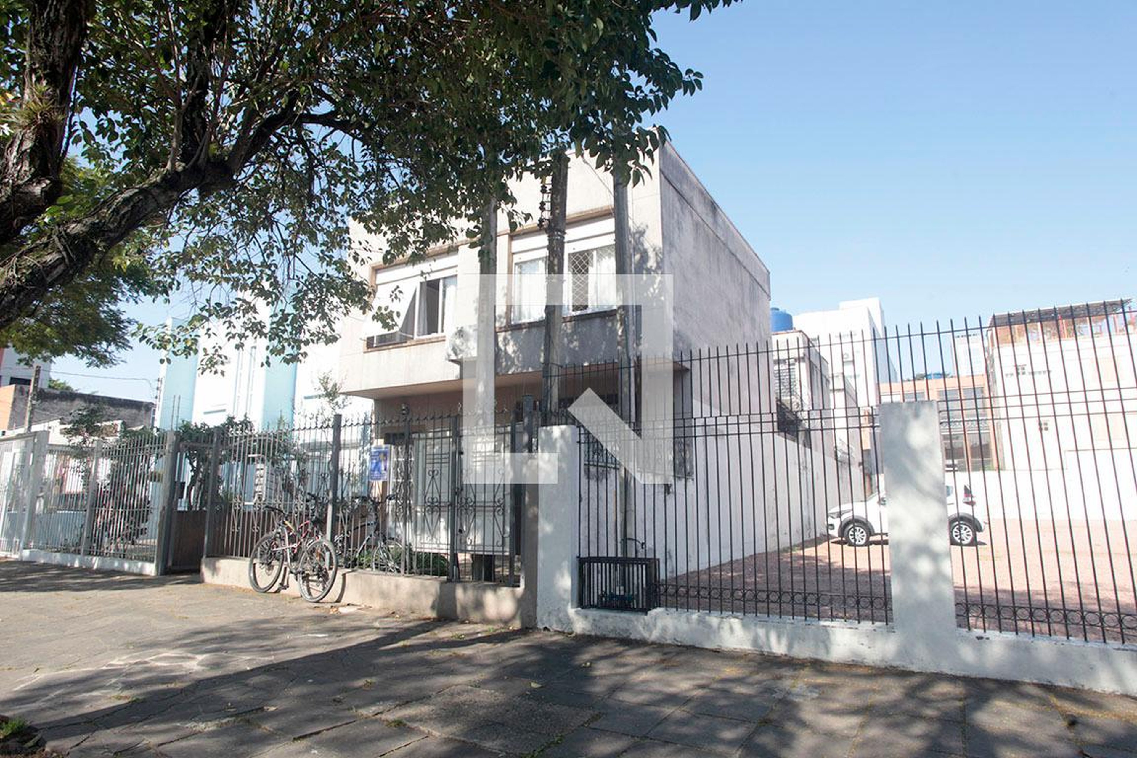 Fachada Condomínio em Rua Bernardo Píres, 163