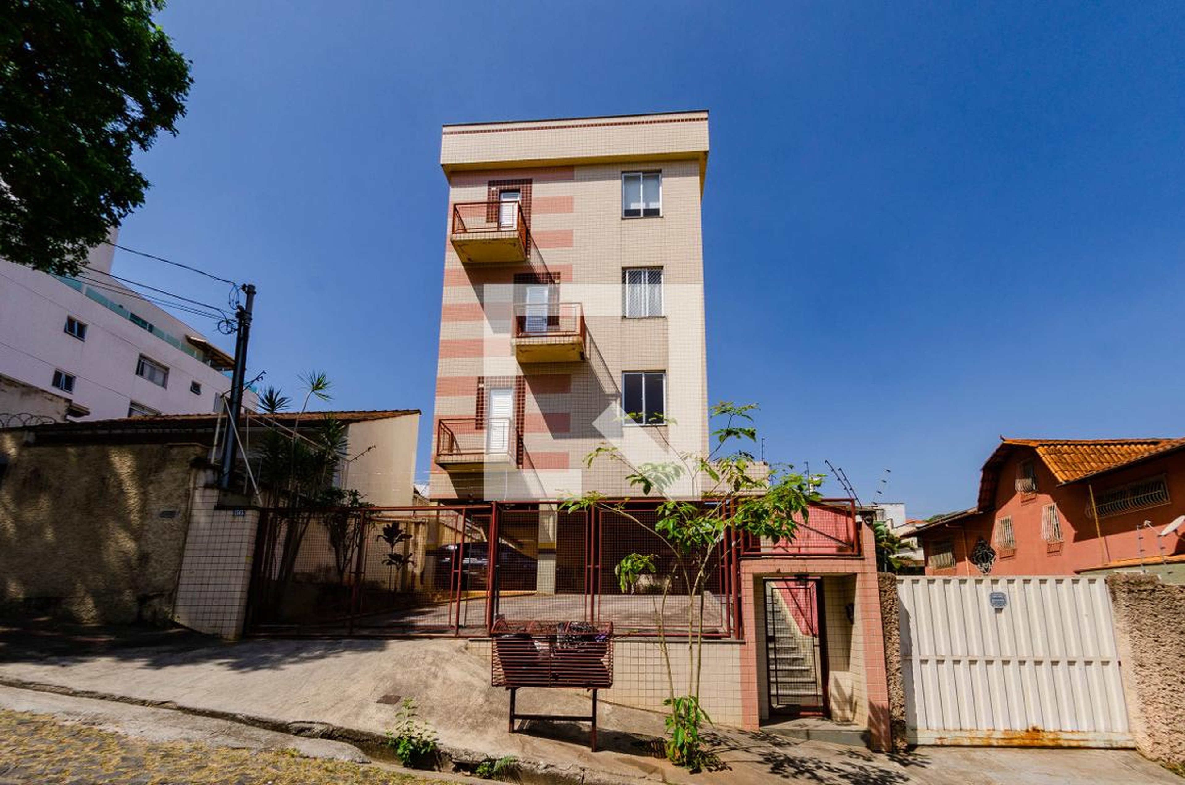 Fachada Condomínio em Rua Zurick, 1515