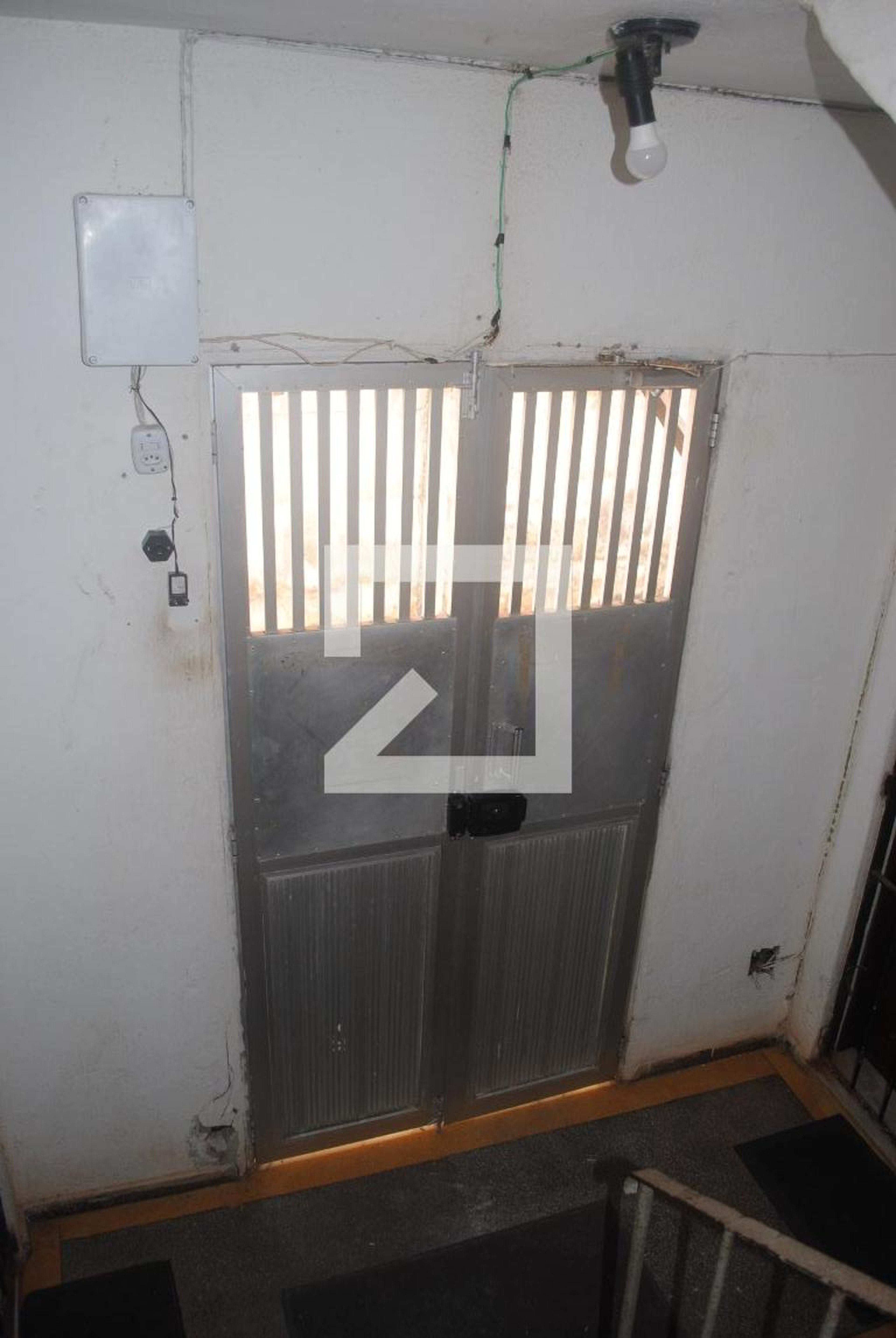 Entrada Condomínio em Rua Teódulo de Albuquerque, 121