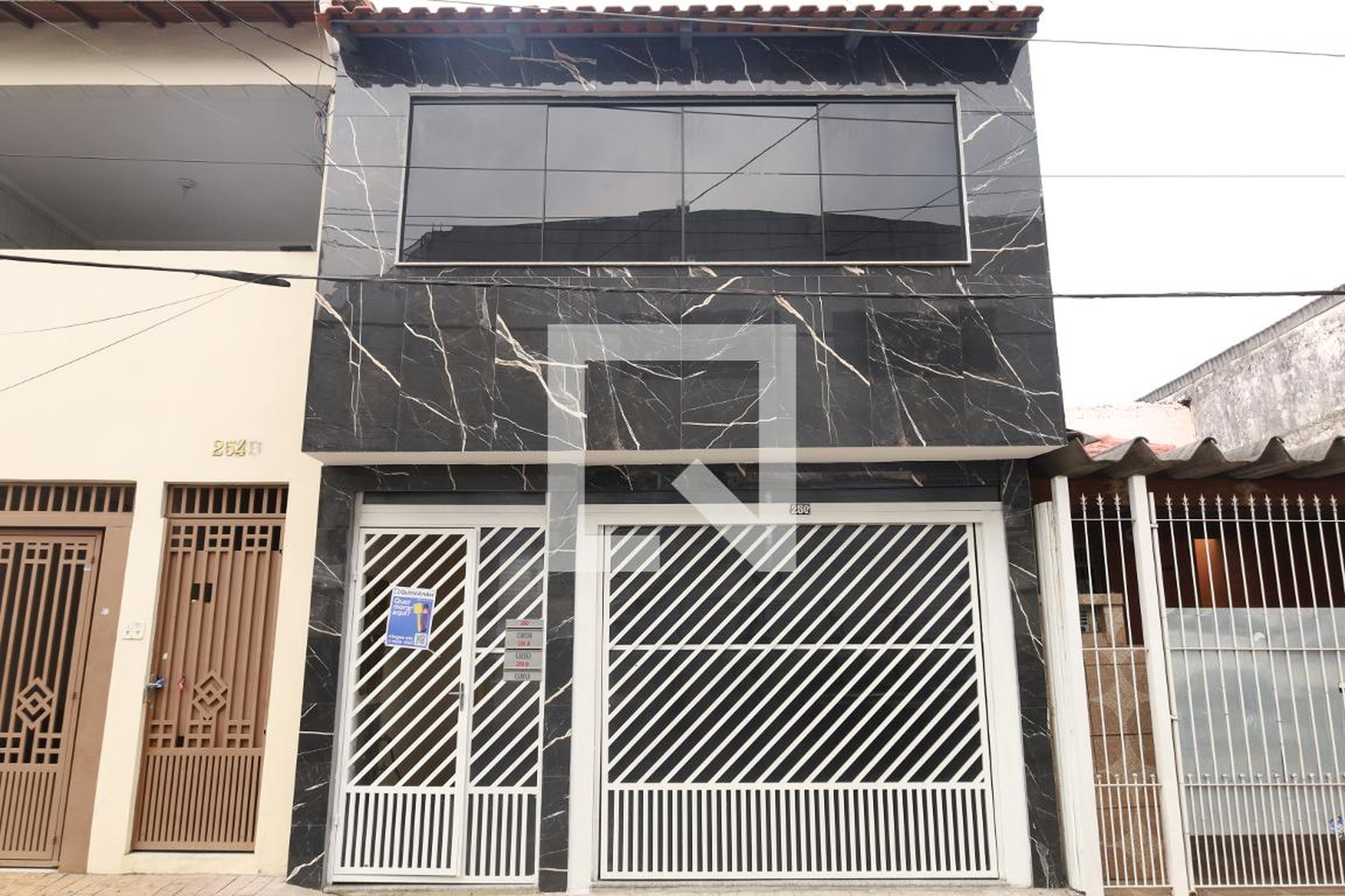 Fachada Condomínio em Rua Abaitinga, 250