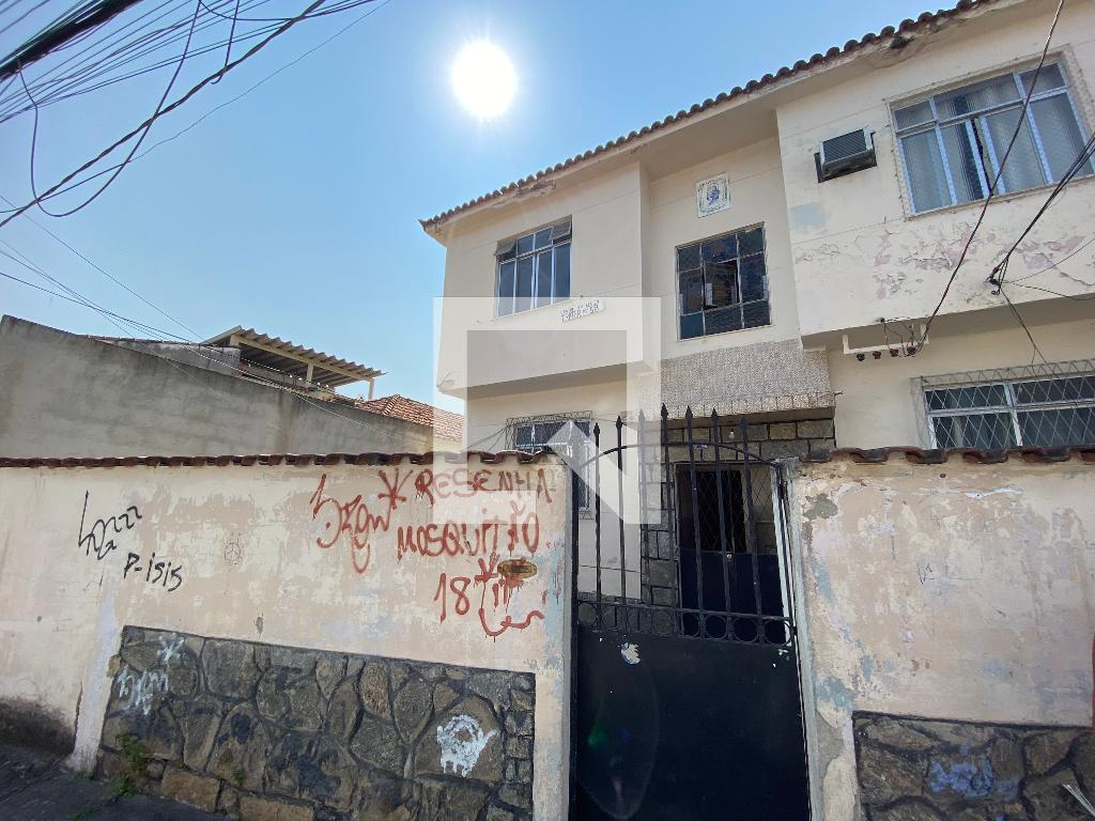 Fachada Condomínio em Travessa Vaz da Costa, 65