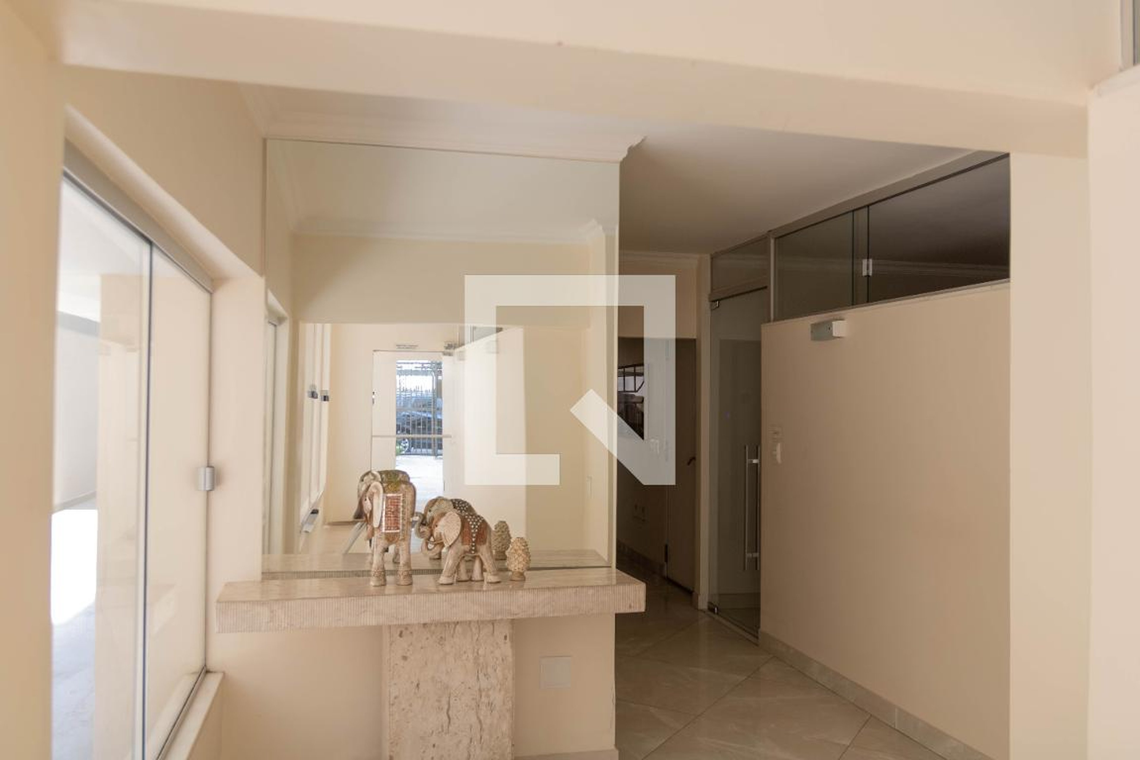 Hall de entrada Condomínio em Rua Oscar Trompowsky, 548