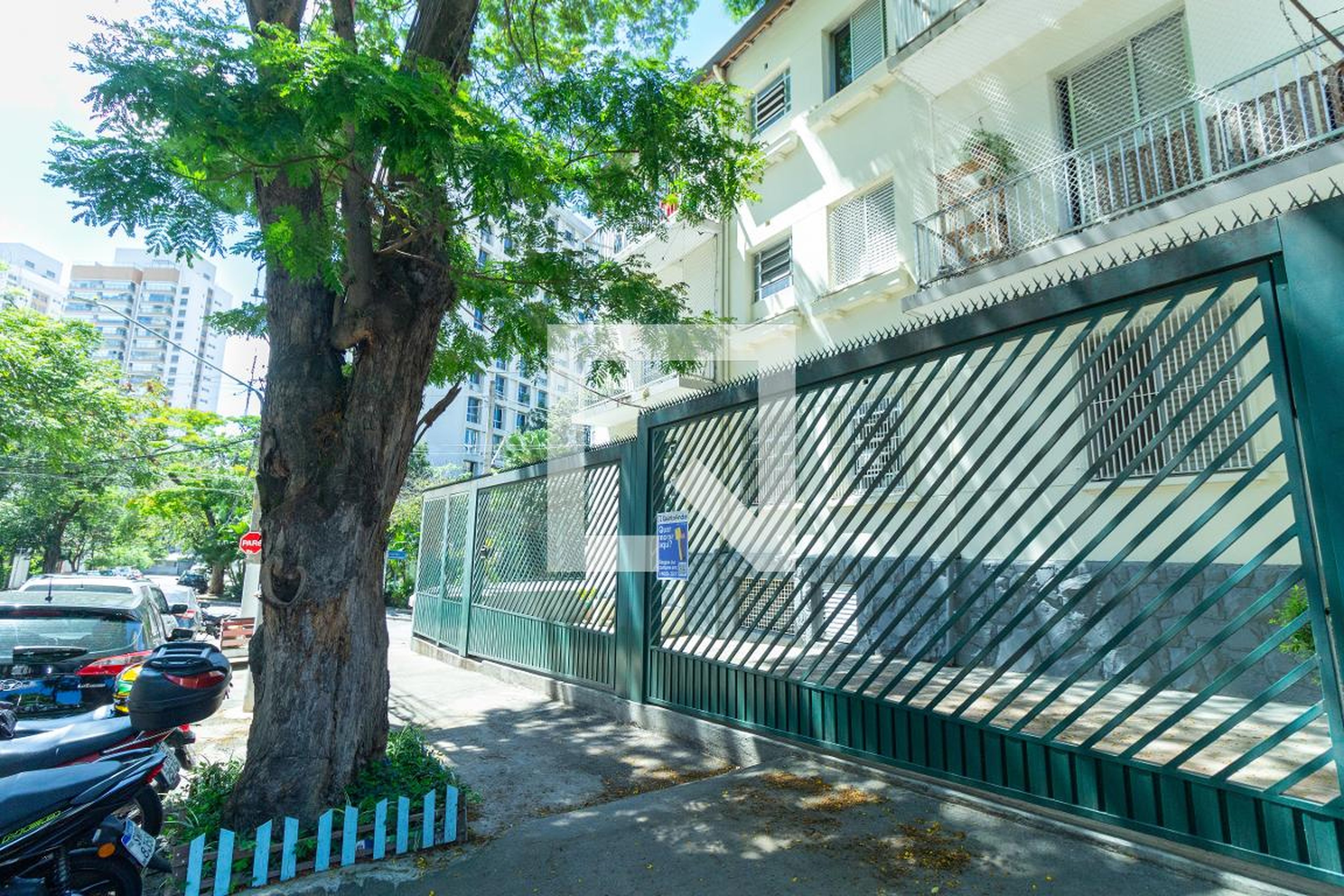 Fachada Condomínio em Rua Doutor Rafael Correia, 129