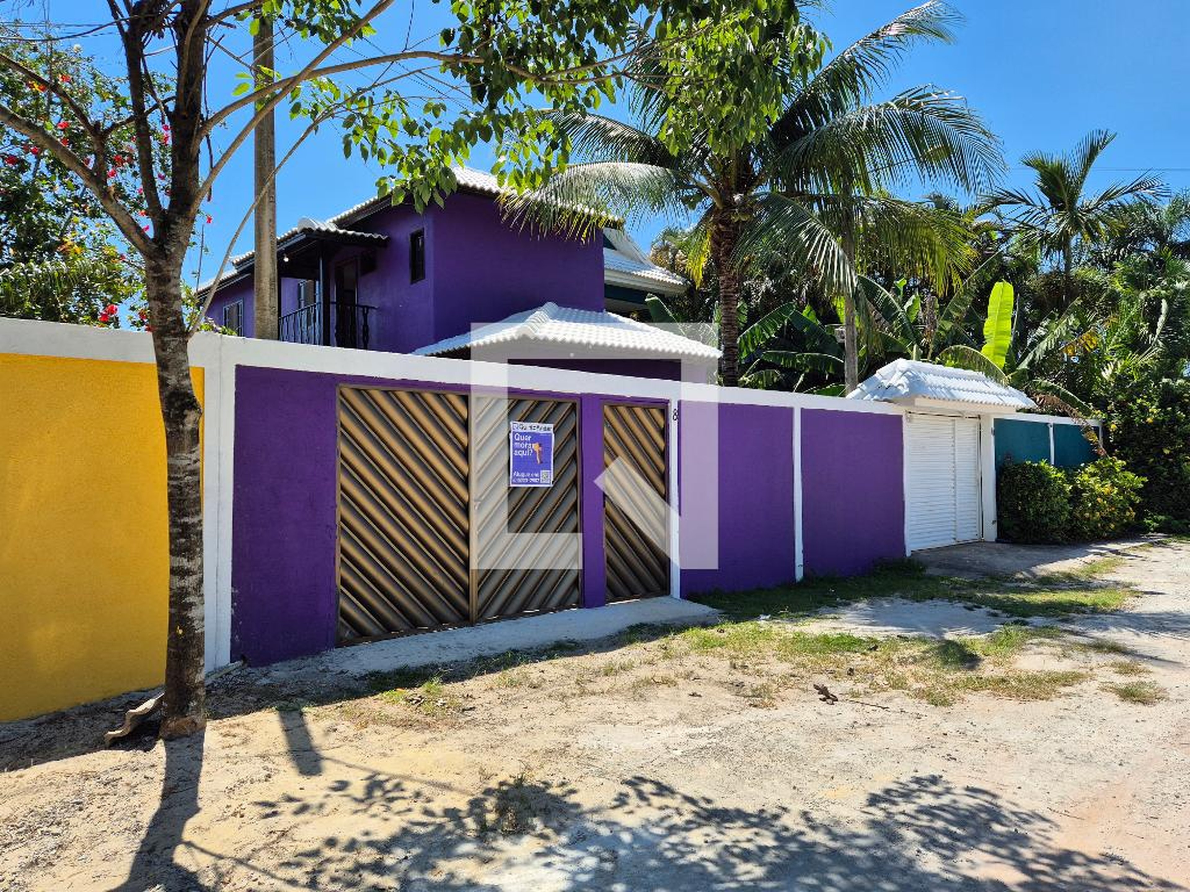 Fachada Condomínio em Rua Teixeira Heizer, 998