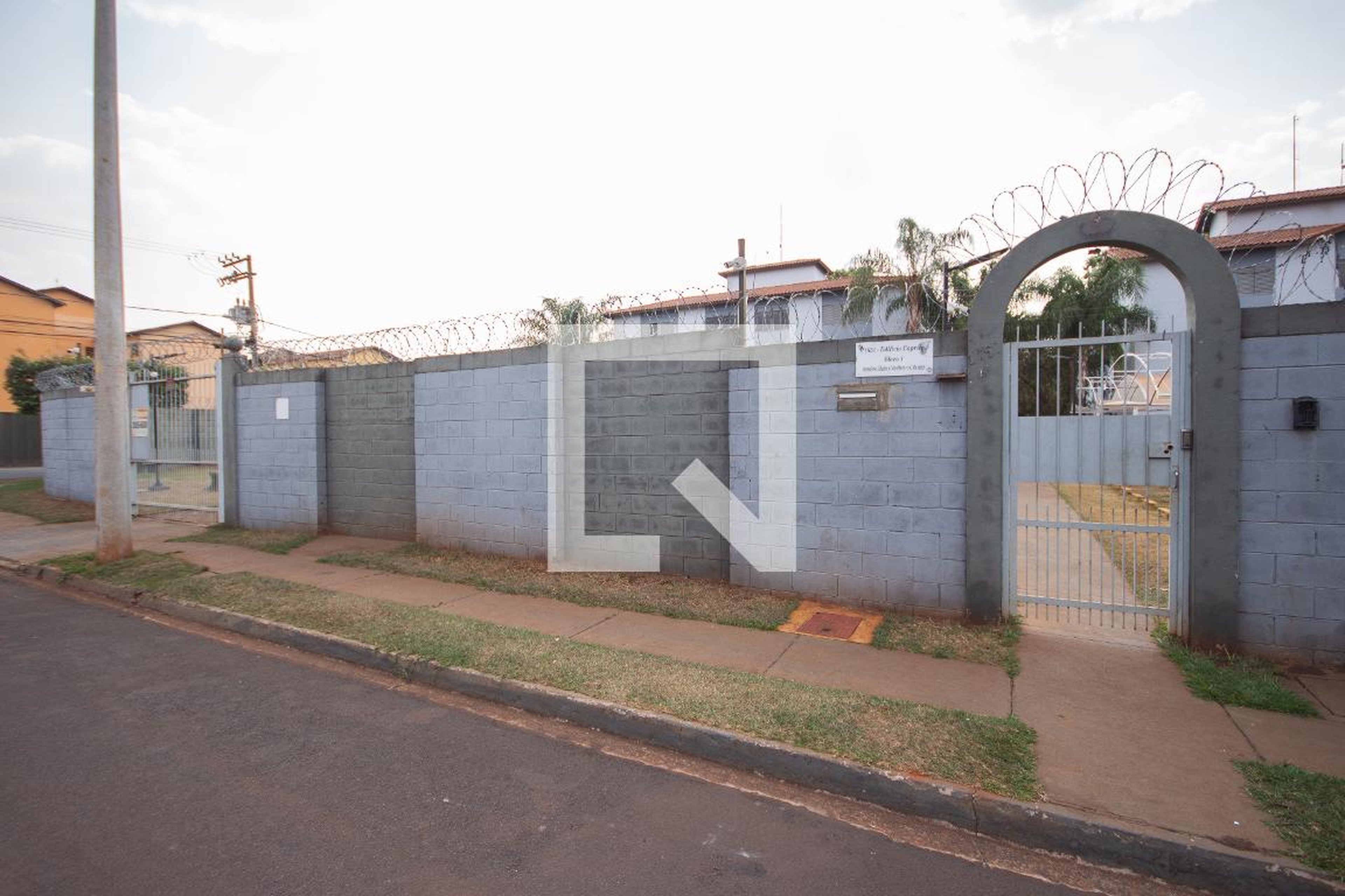 Fachada do condomínio Condomínio em Rua Antonio Sylvio Pezzuto, 1651