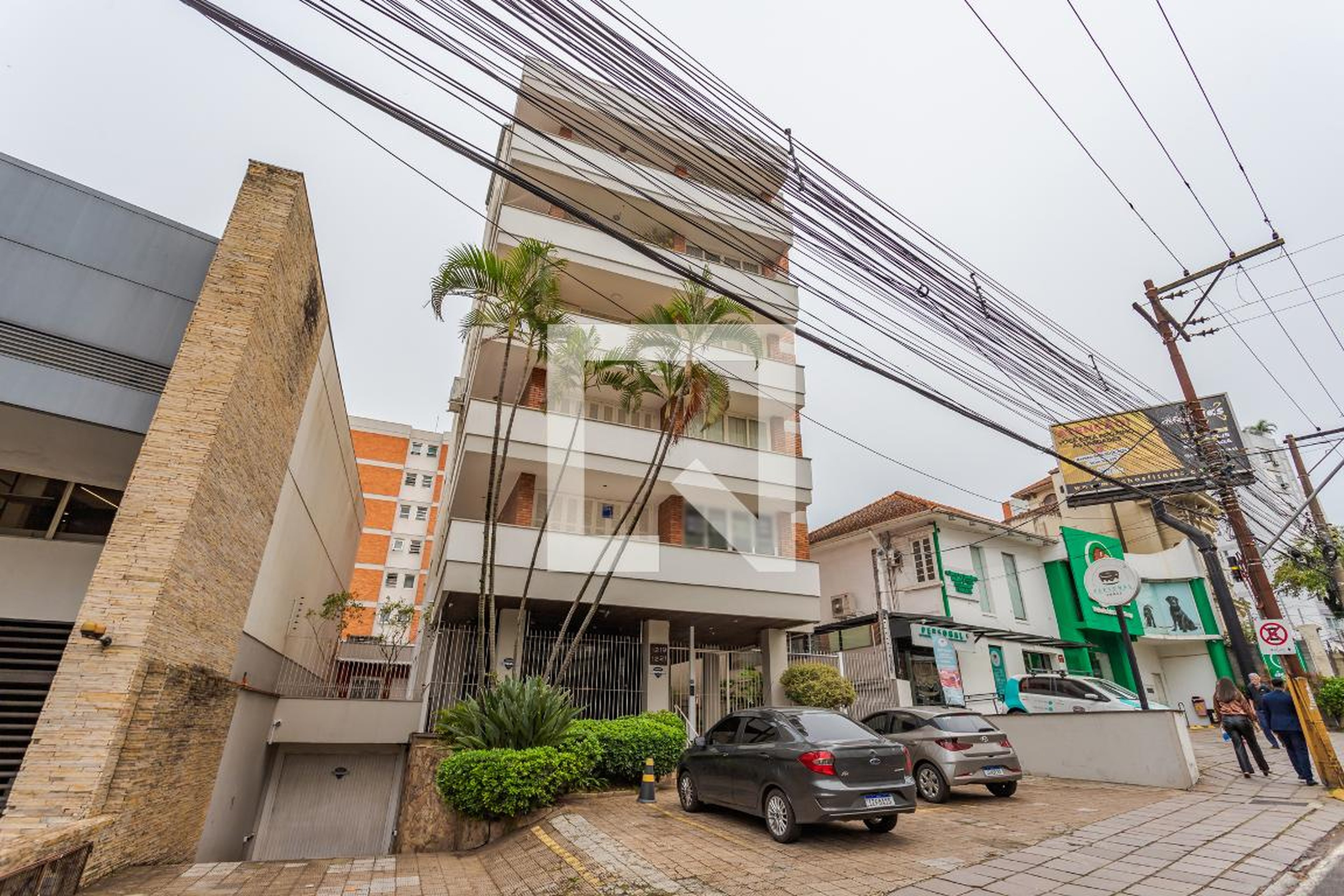 Fachada Condomínio em Rua 24 de Outubro, 1219