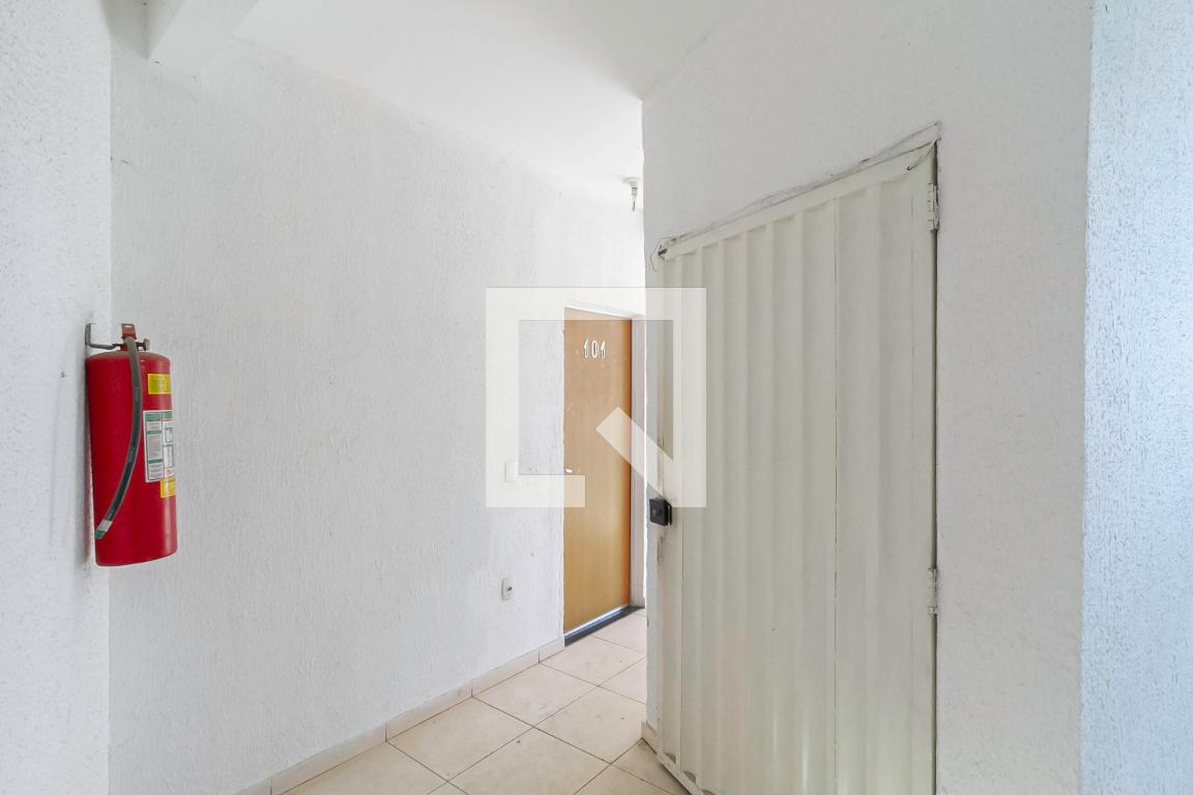 Entrada Condomínio em Rua Quinze de Novembro, 386