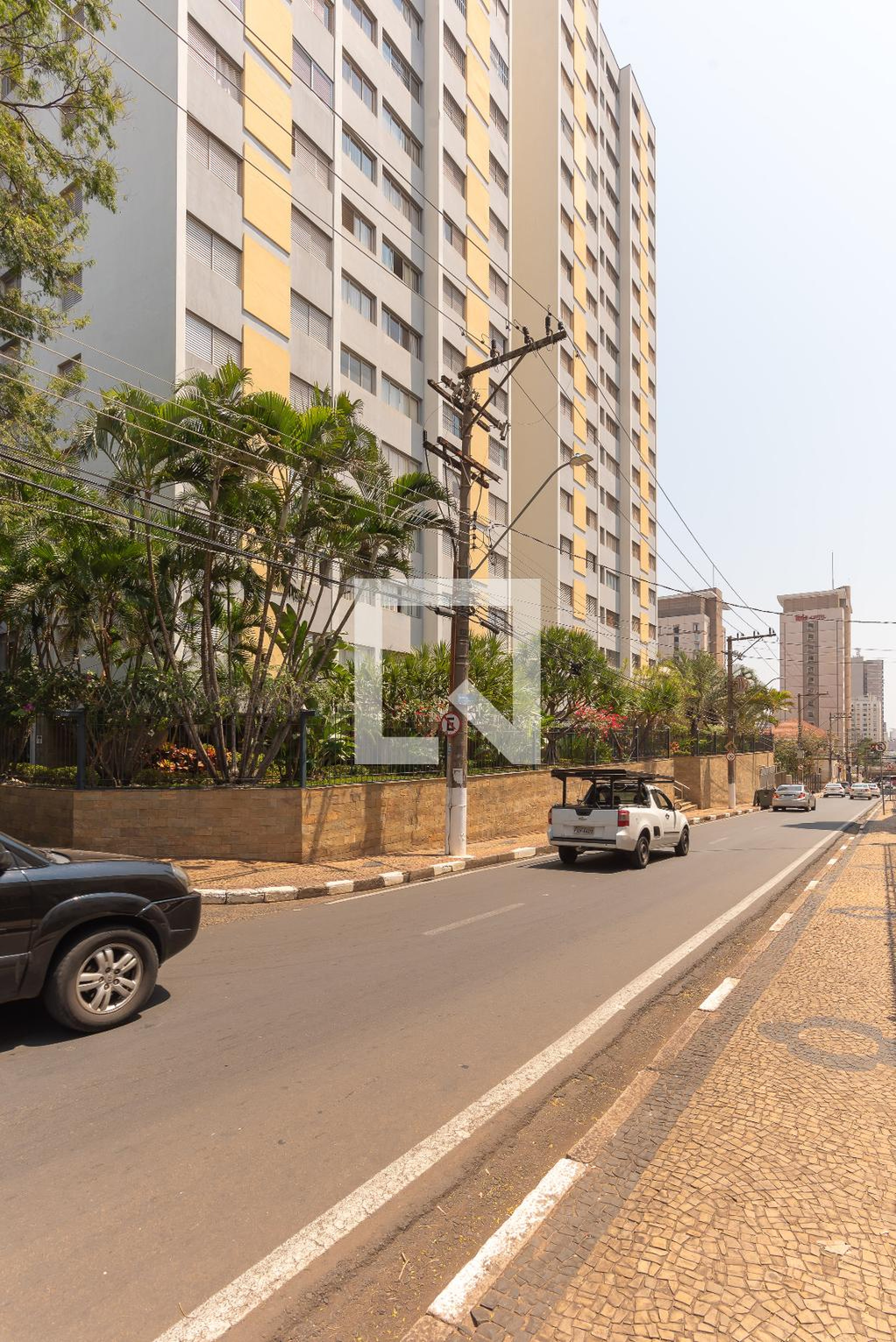 Fachada Condomínio em Rua Odilon Monteiro Pompéu, 141