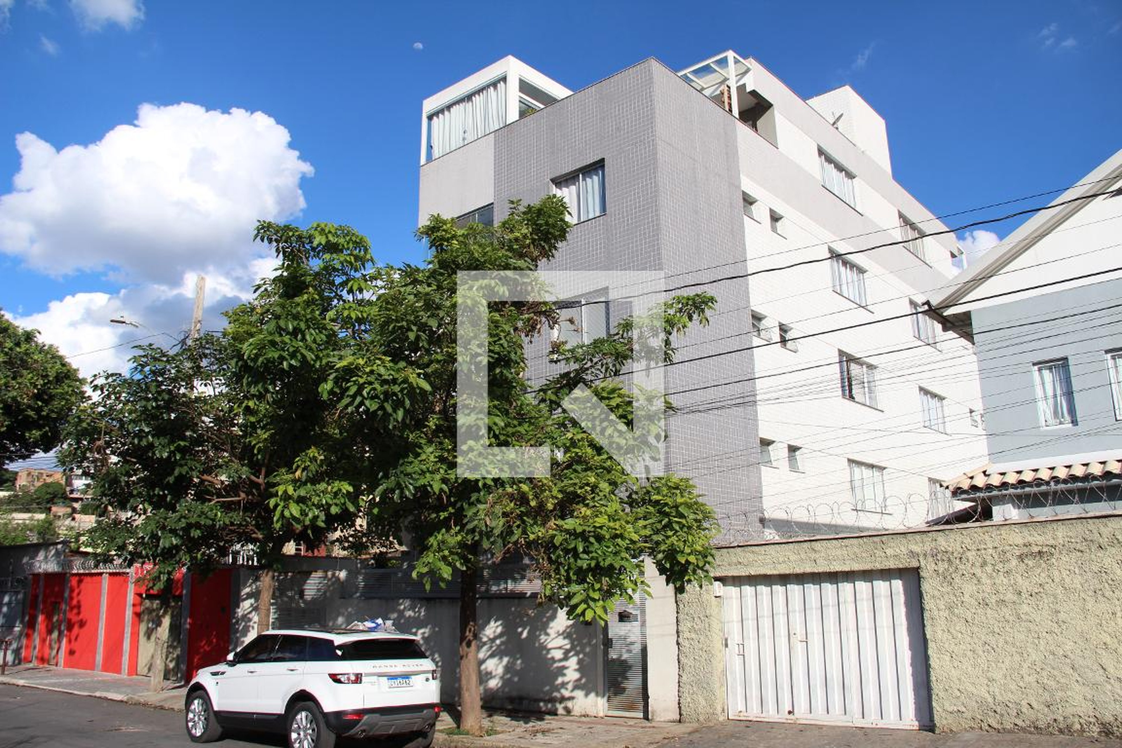 Fachada Condomínio em Rua Conceição Costa, 41