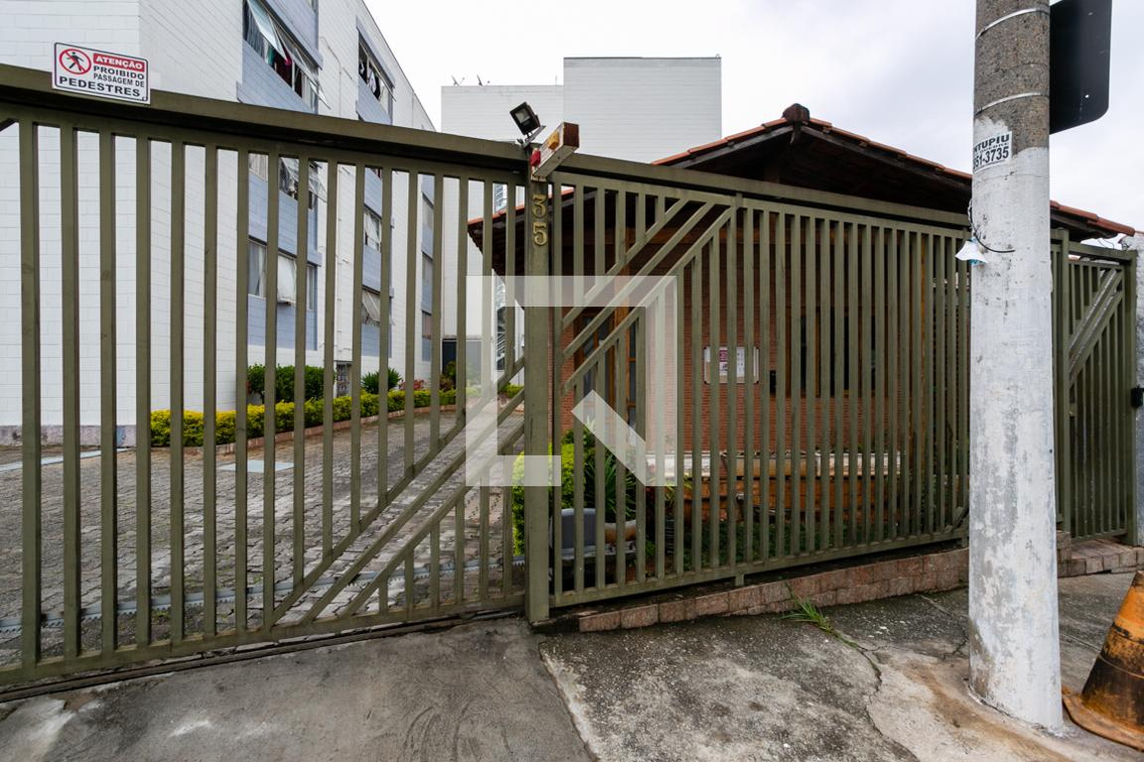 Fachada do condomínio Condomínio Conjunto Residencial Lausane 2