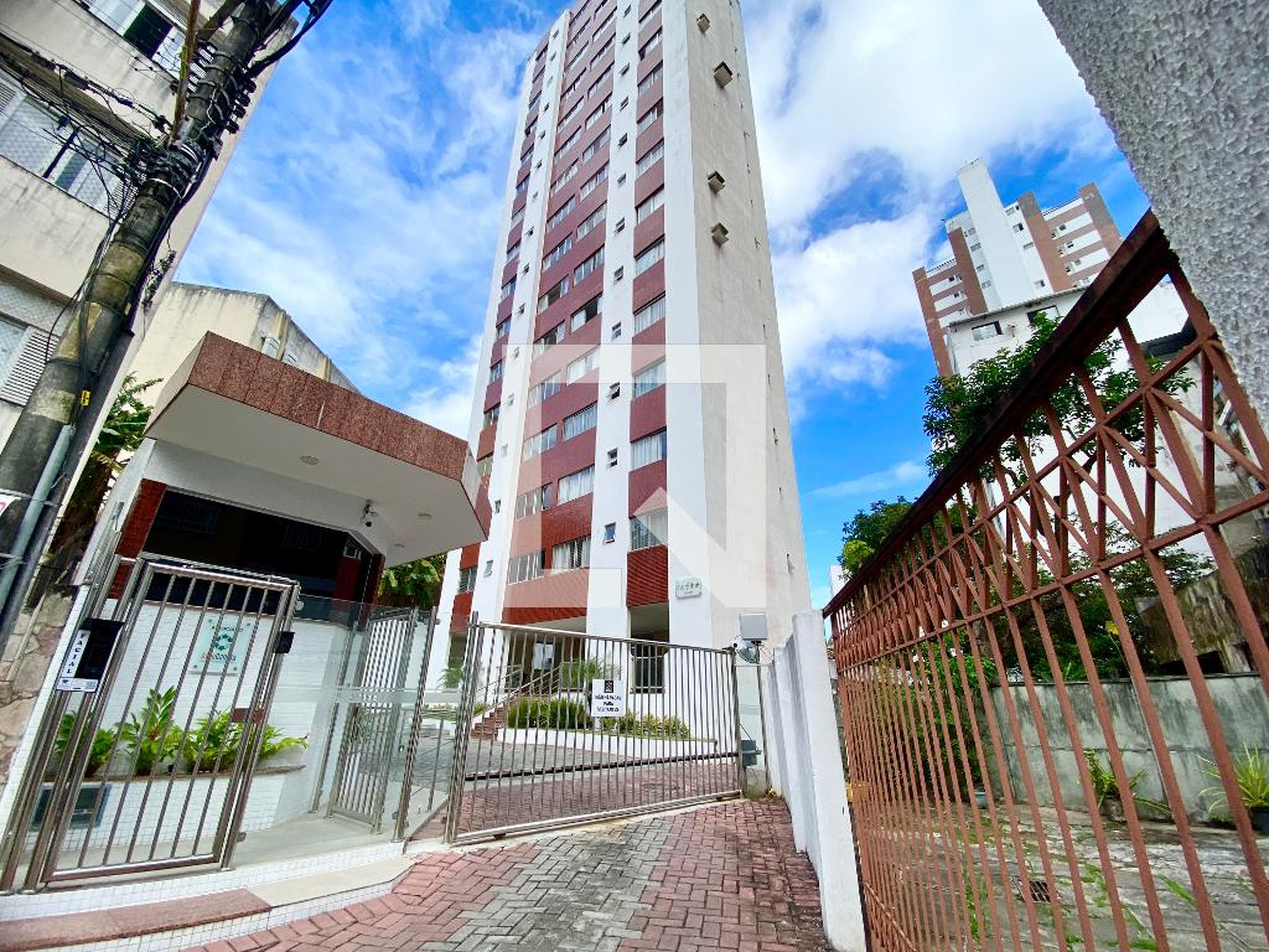 Fachada Condomínio em Rua Cláudio Manoel da Costa, 152