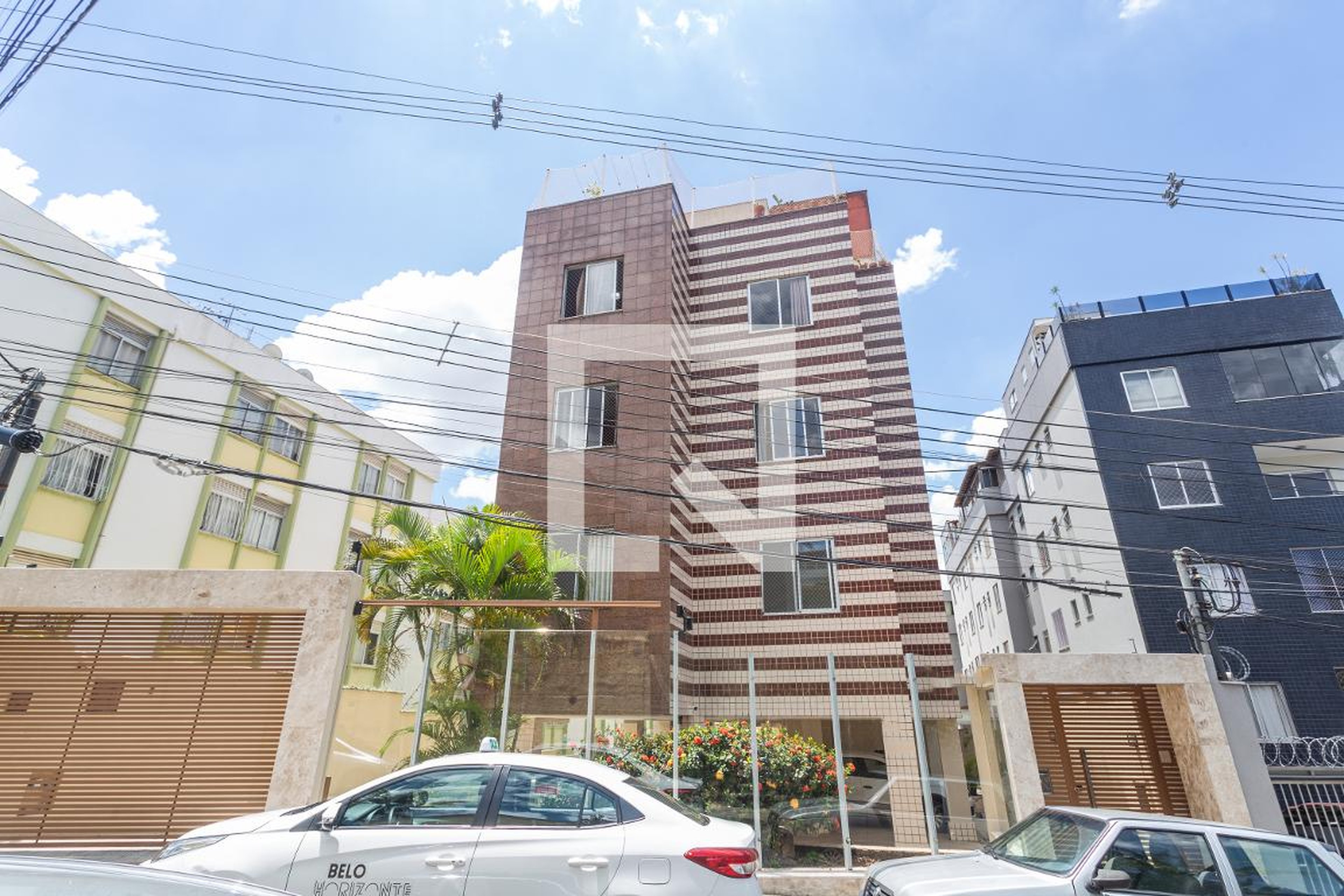 Fachada Condomínio em Rua Teixeira Soares, 937