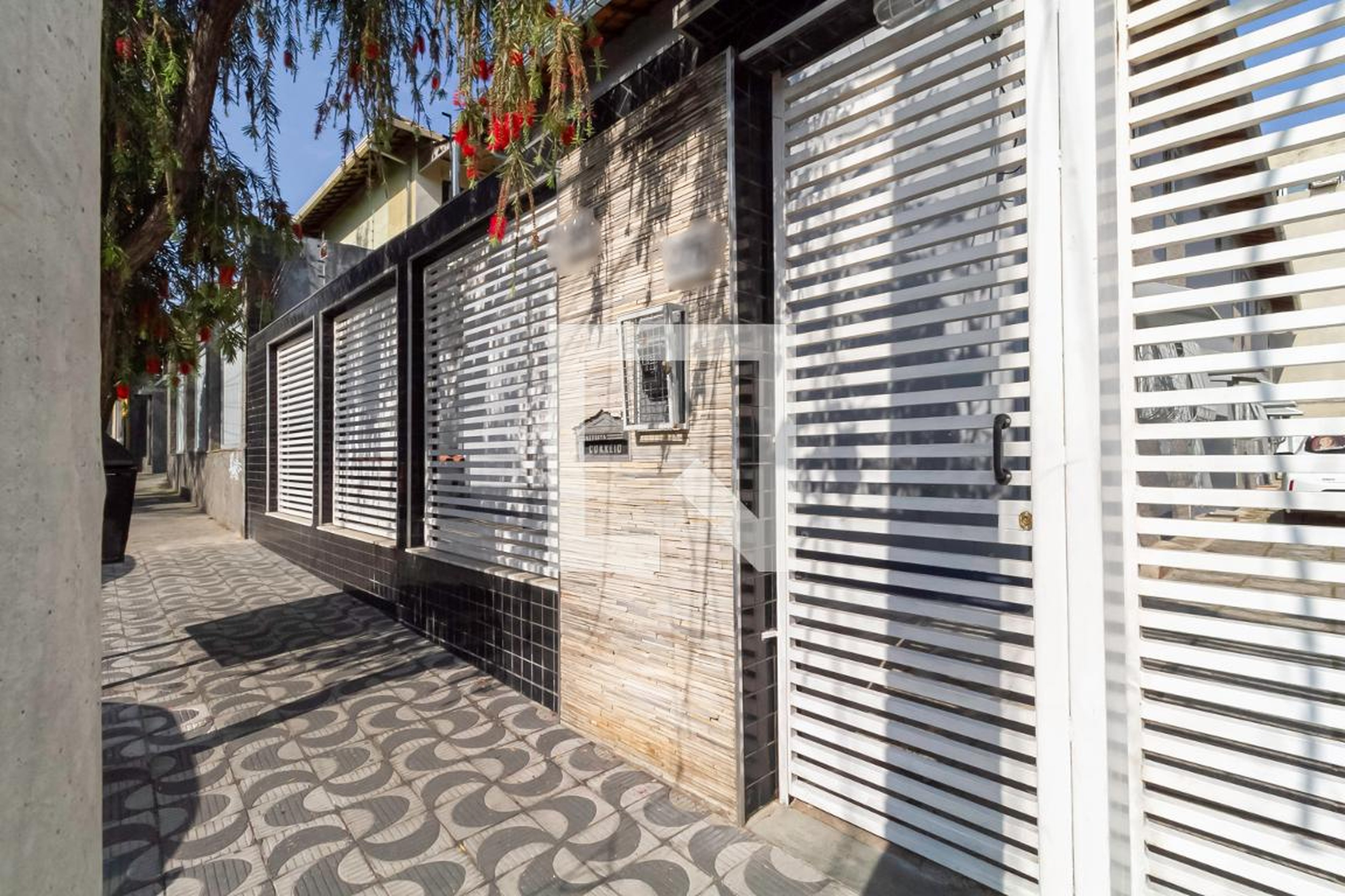 Fachada Condomínio em Rua Furtado de Menezes, 265