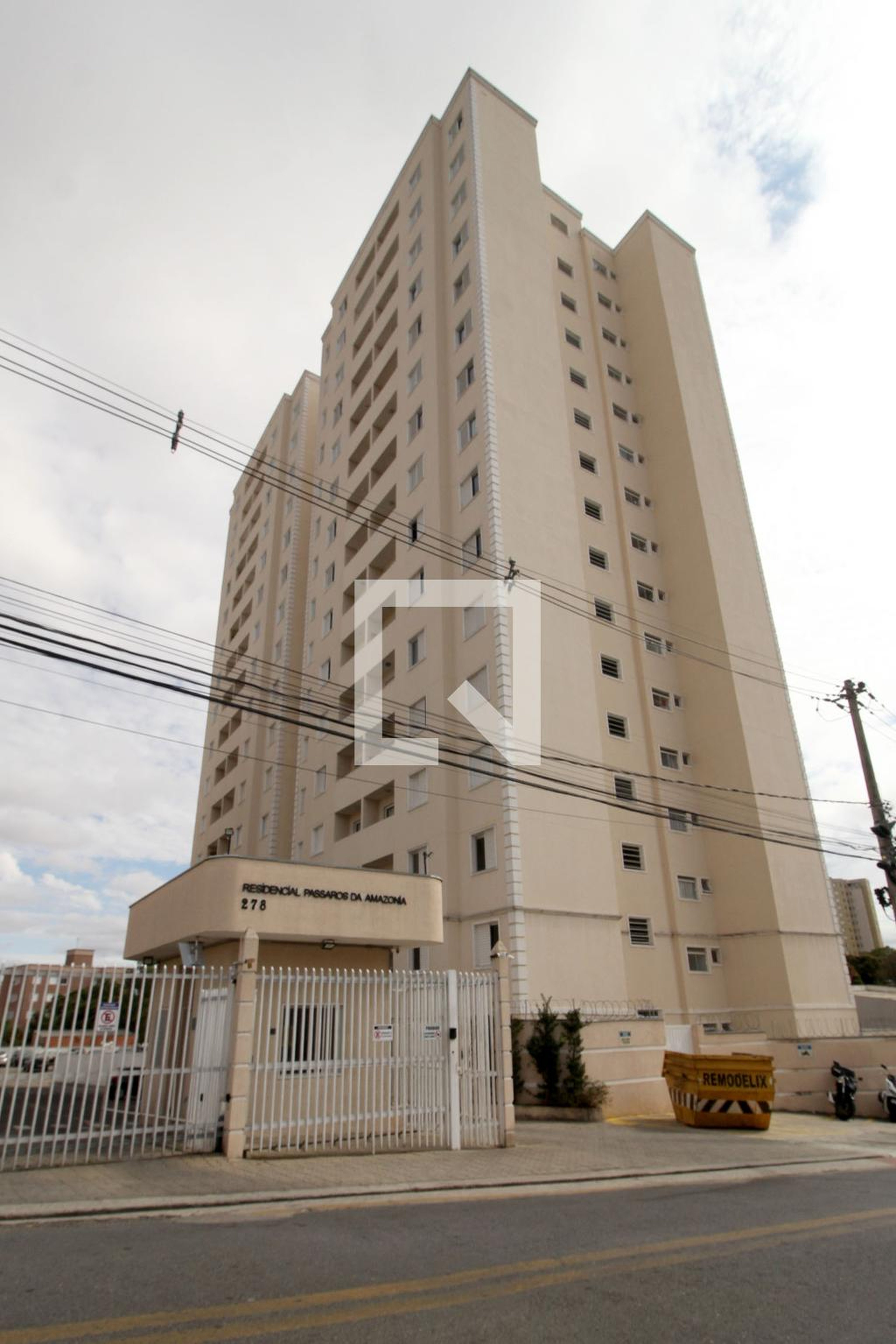 Fachada Condomínio em Rua Doraci de Barros, 248