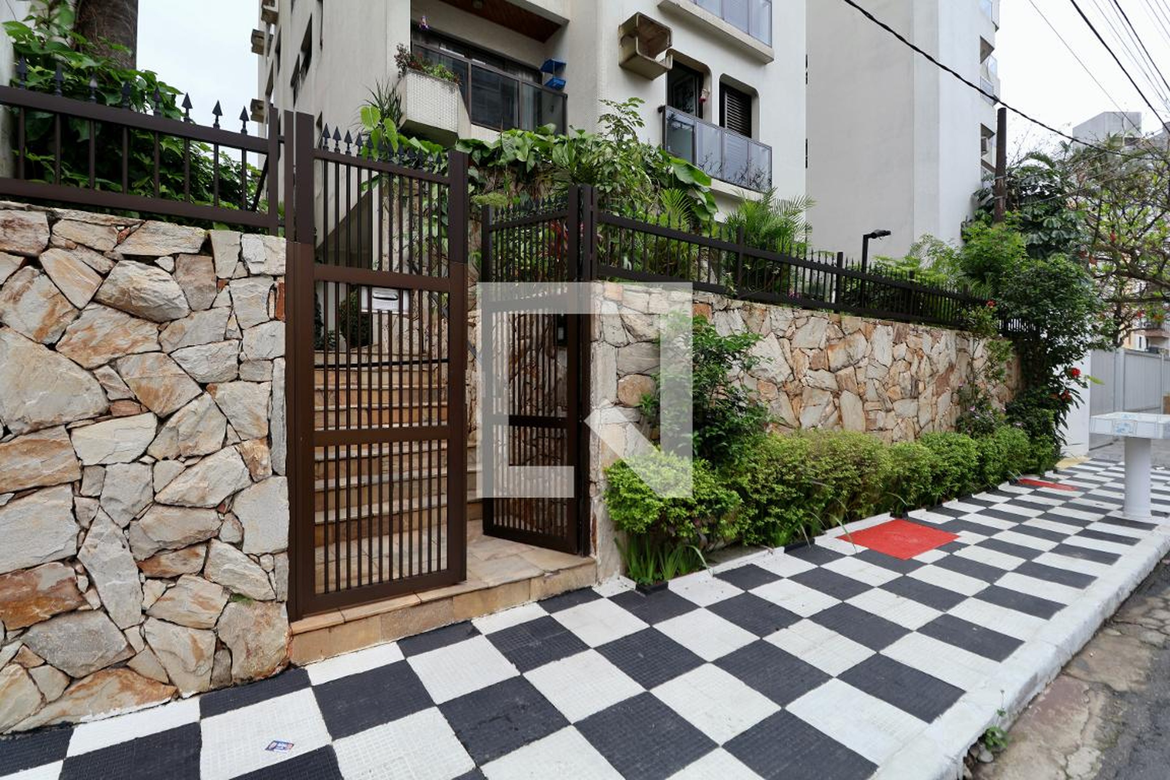 Fachada Condomínio em Rua Alberto Quatrini Bianchi, 303